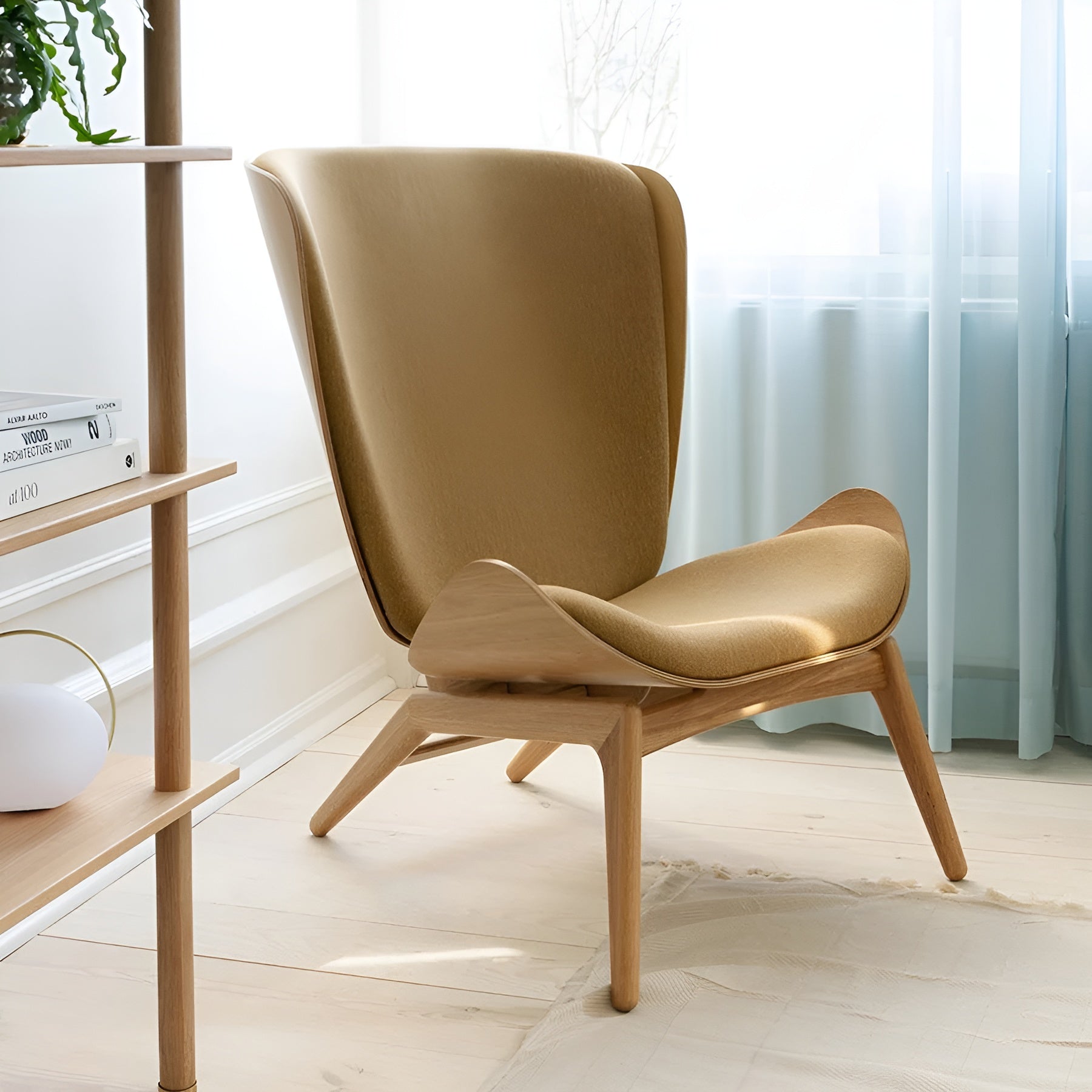 Sessel READER schwarze Leder mit Eichenbasis