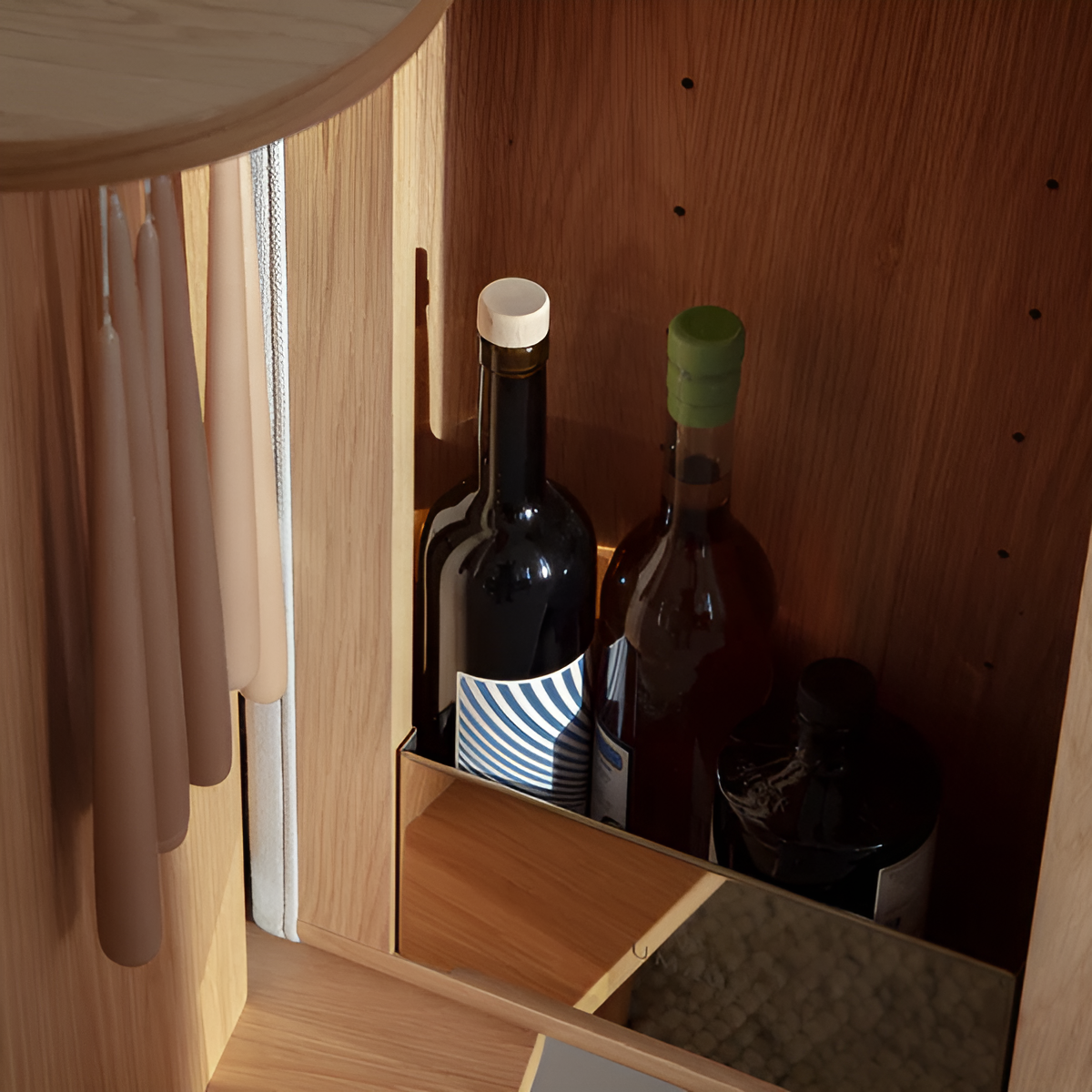 Schrank TREASURES grün mit Eichenbasis