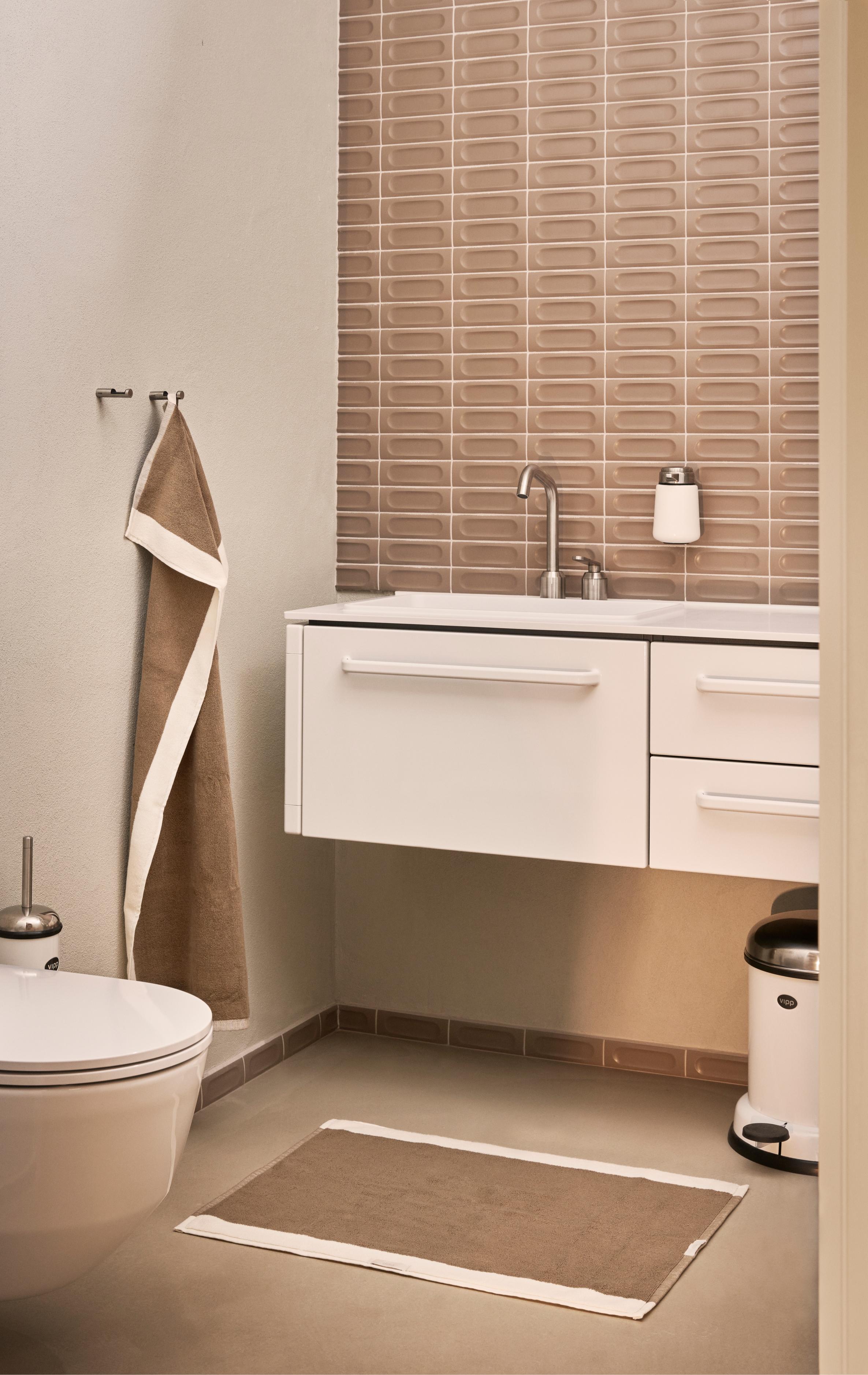 VIPP taupe cotton bathroom mat