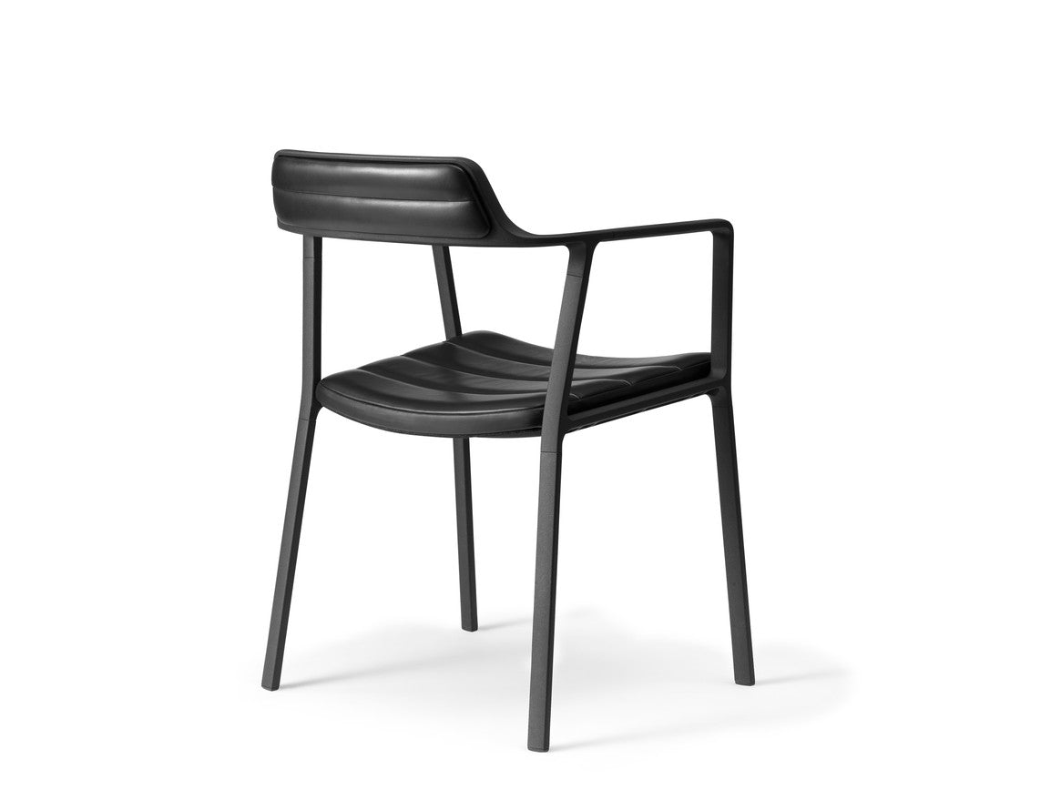 Stuhl 451 schwarze Leder mit schwarzem Metallgestell