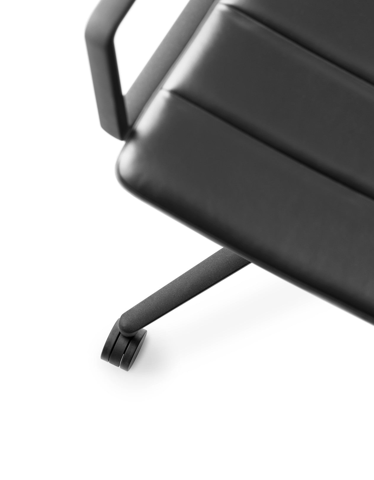 Bürostuhl 452 schwarze Leder mit schwarzem Metallgestell