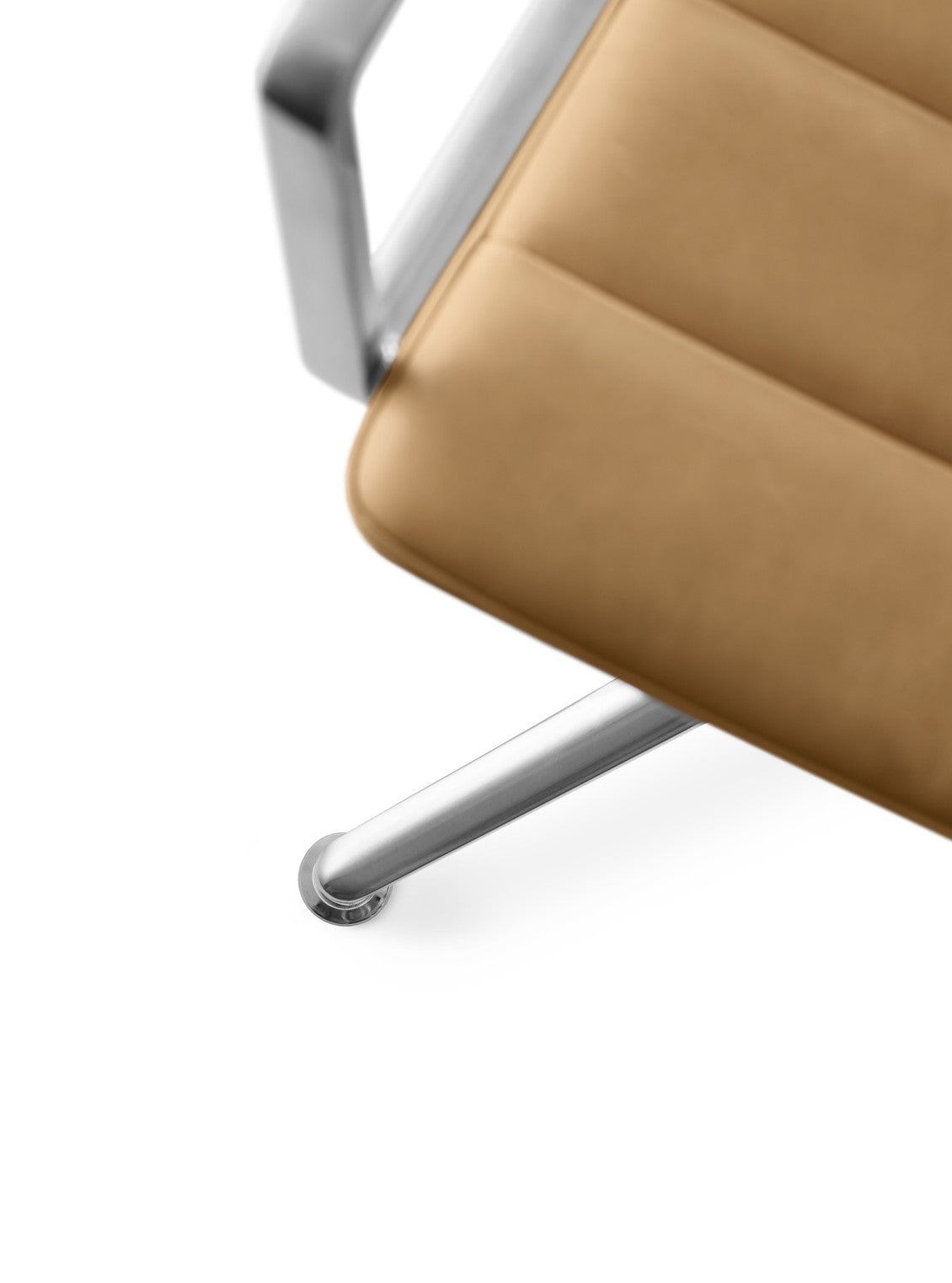 Bürostuhl 452 karamelbraunes Leder mit Metallbasis