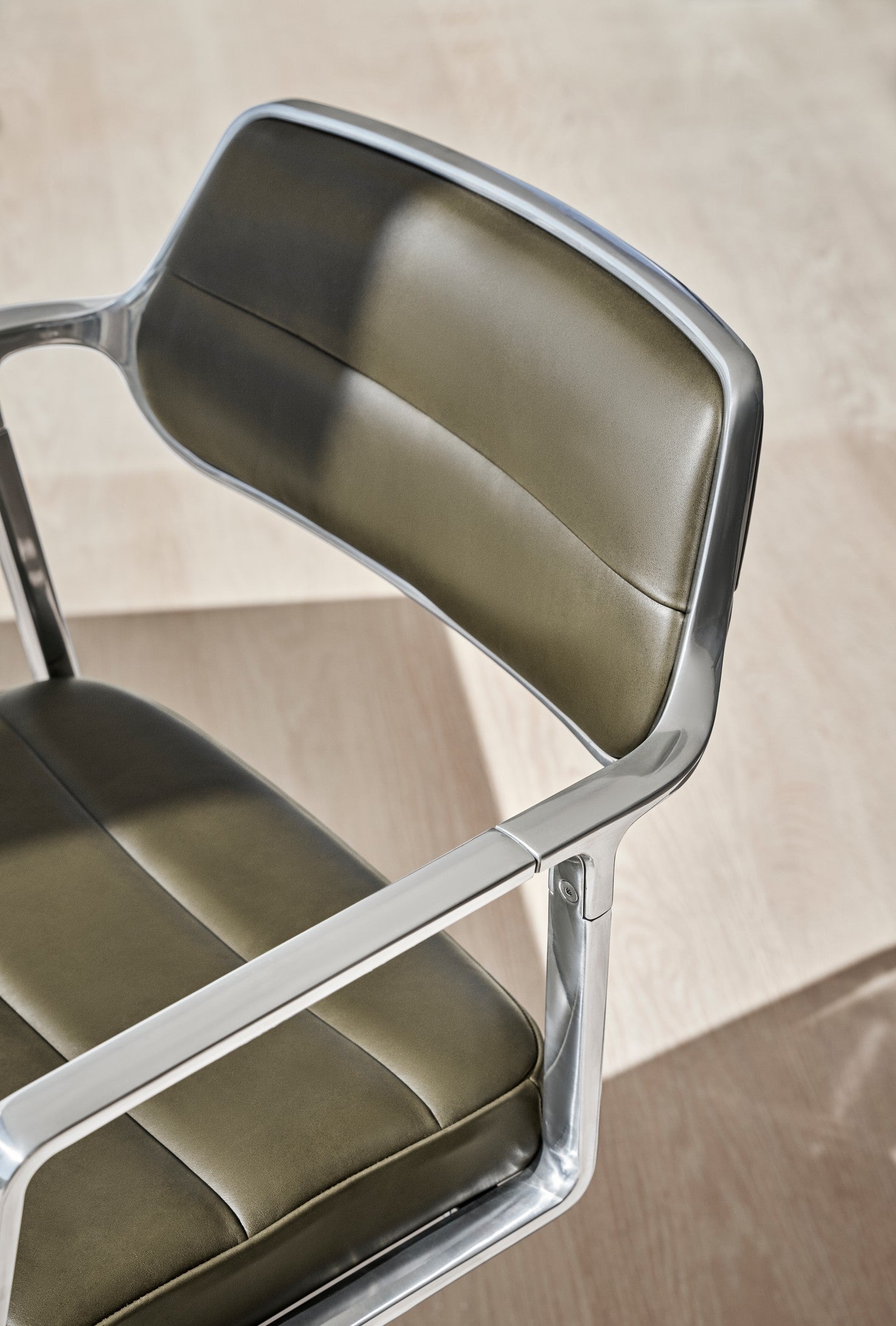 Bürostuhl 453+ schwarze Leder mit Metallbasis