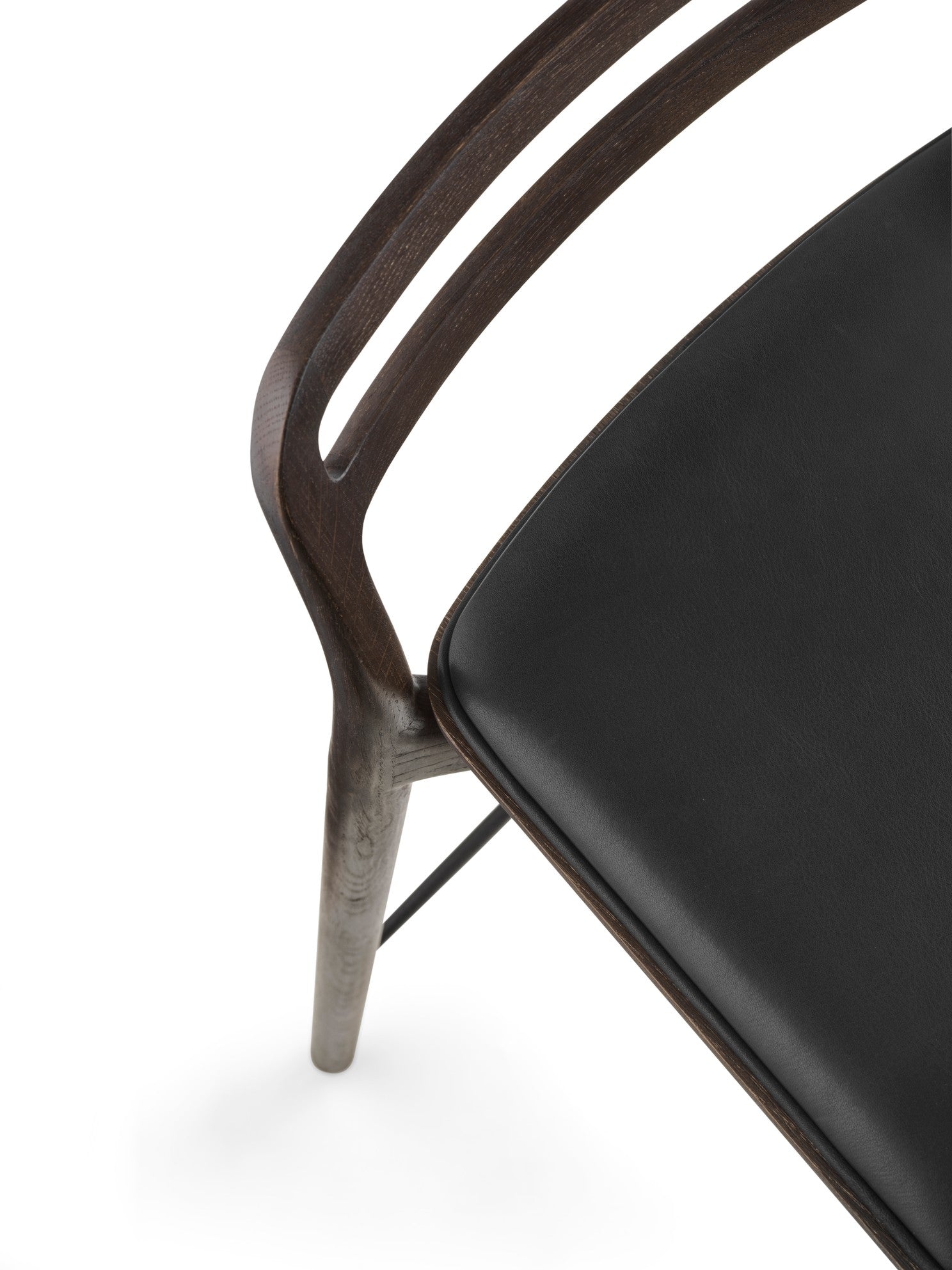 Hocker CABIN schwarze Leder mit dunklem Eichenfuß