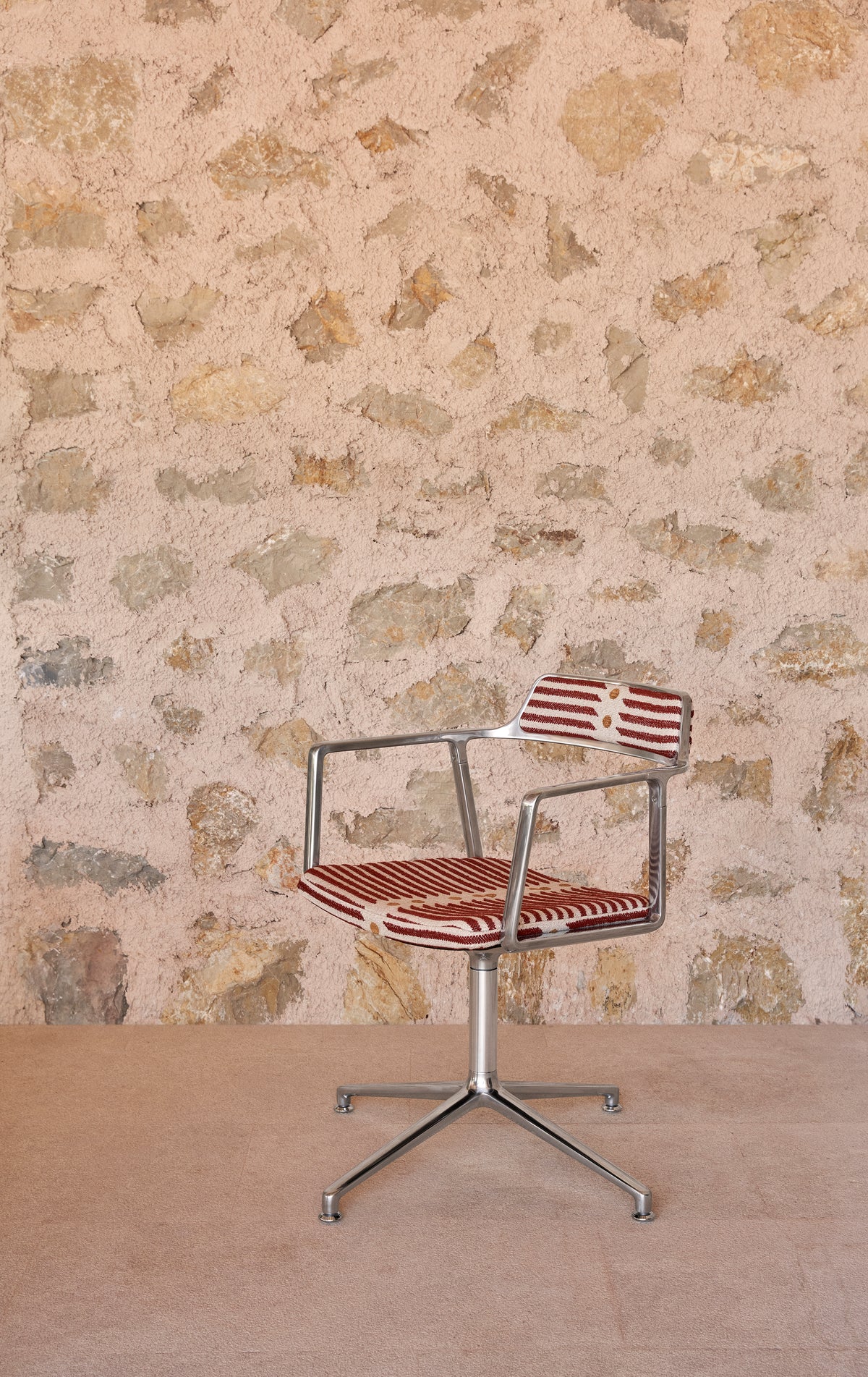 Bürostuhl 452 – MALLORCA beige und rot mit Metallbasis