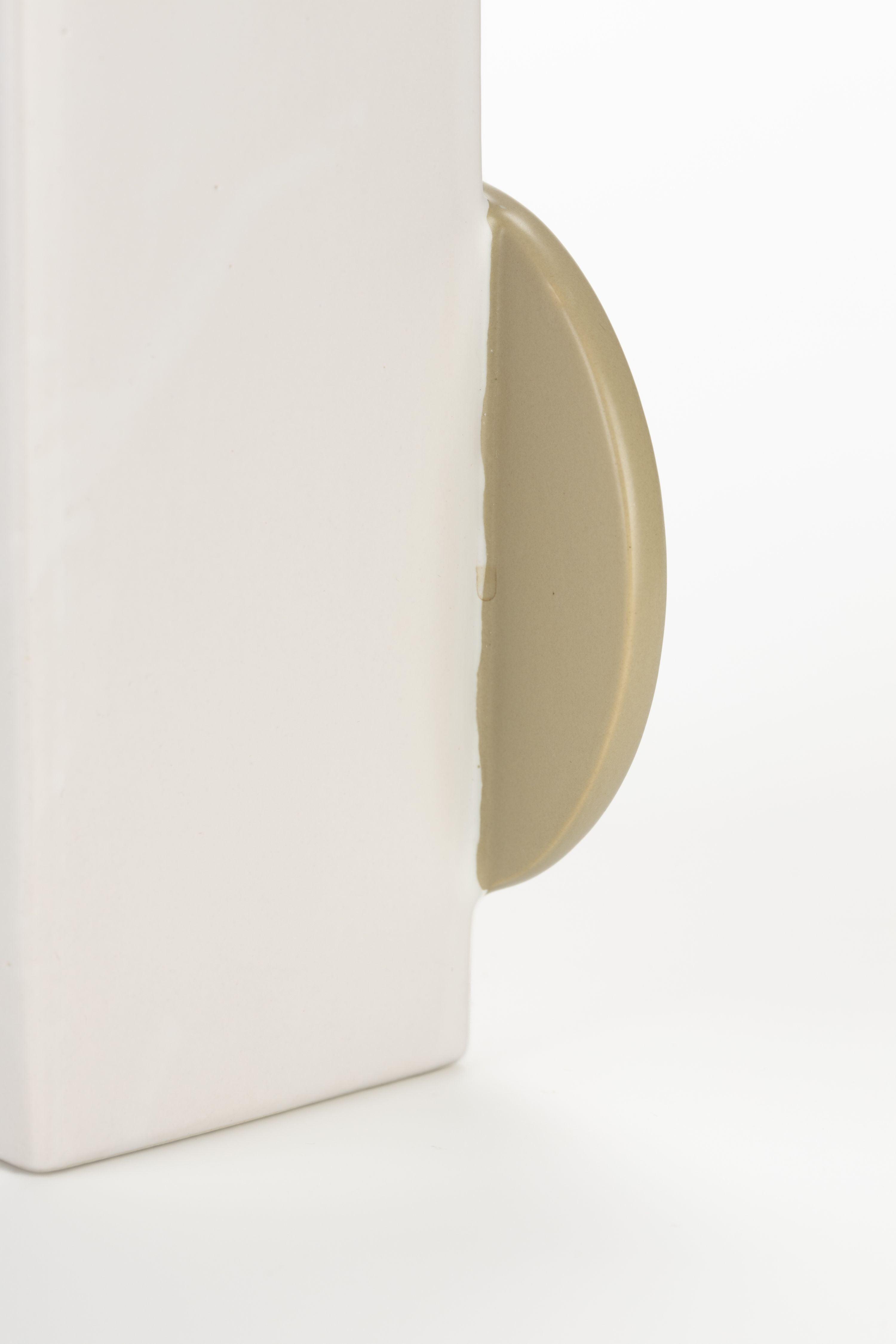 Wazon ceramiczny BLOOMER jasnobeżowy ze złotym Zuiver Eye on Design