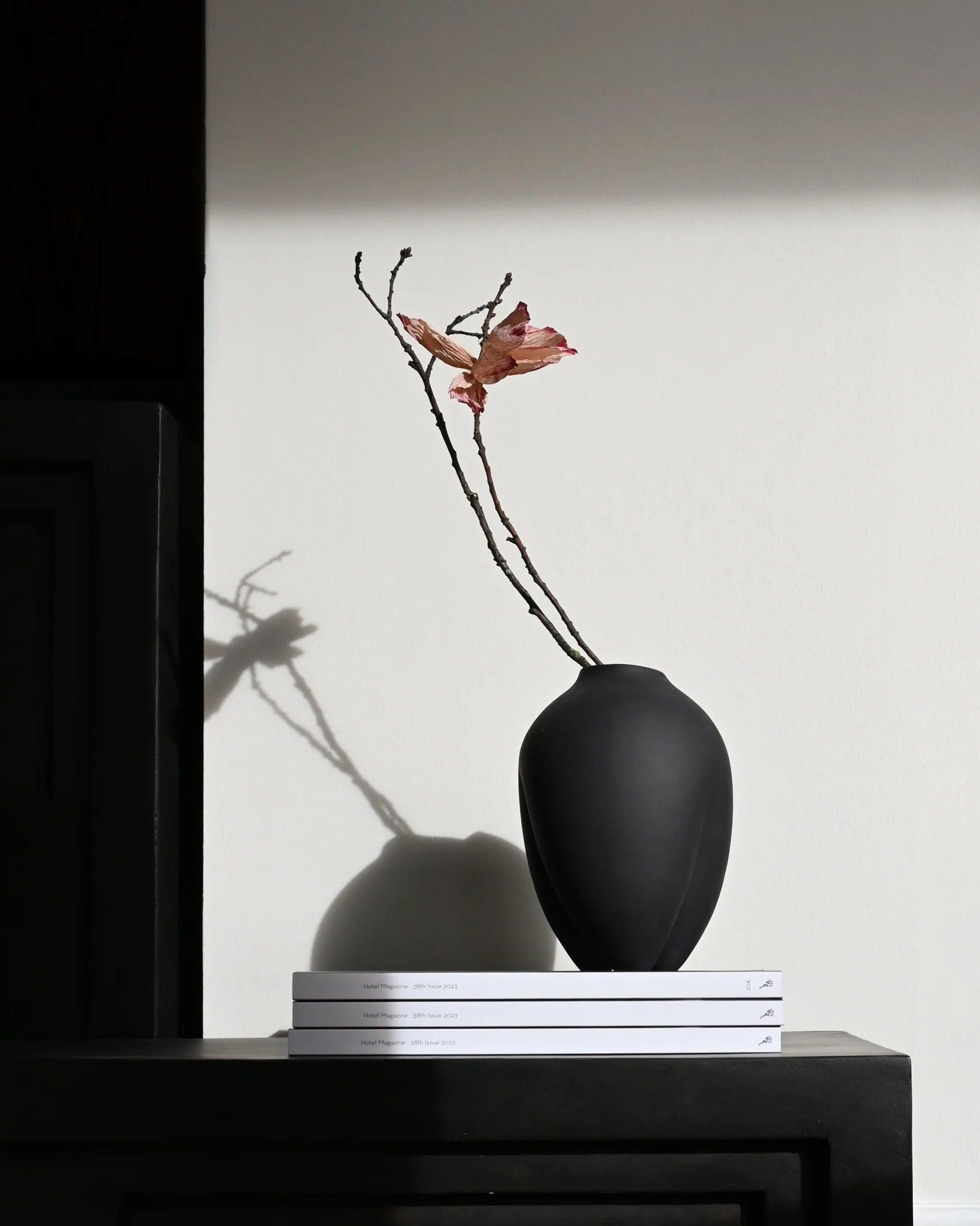 Wazon SUMO SLIM ciemnobrązowy 101 Copenhagen Eye on Design