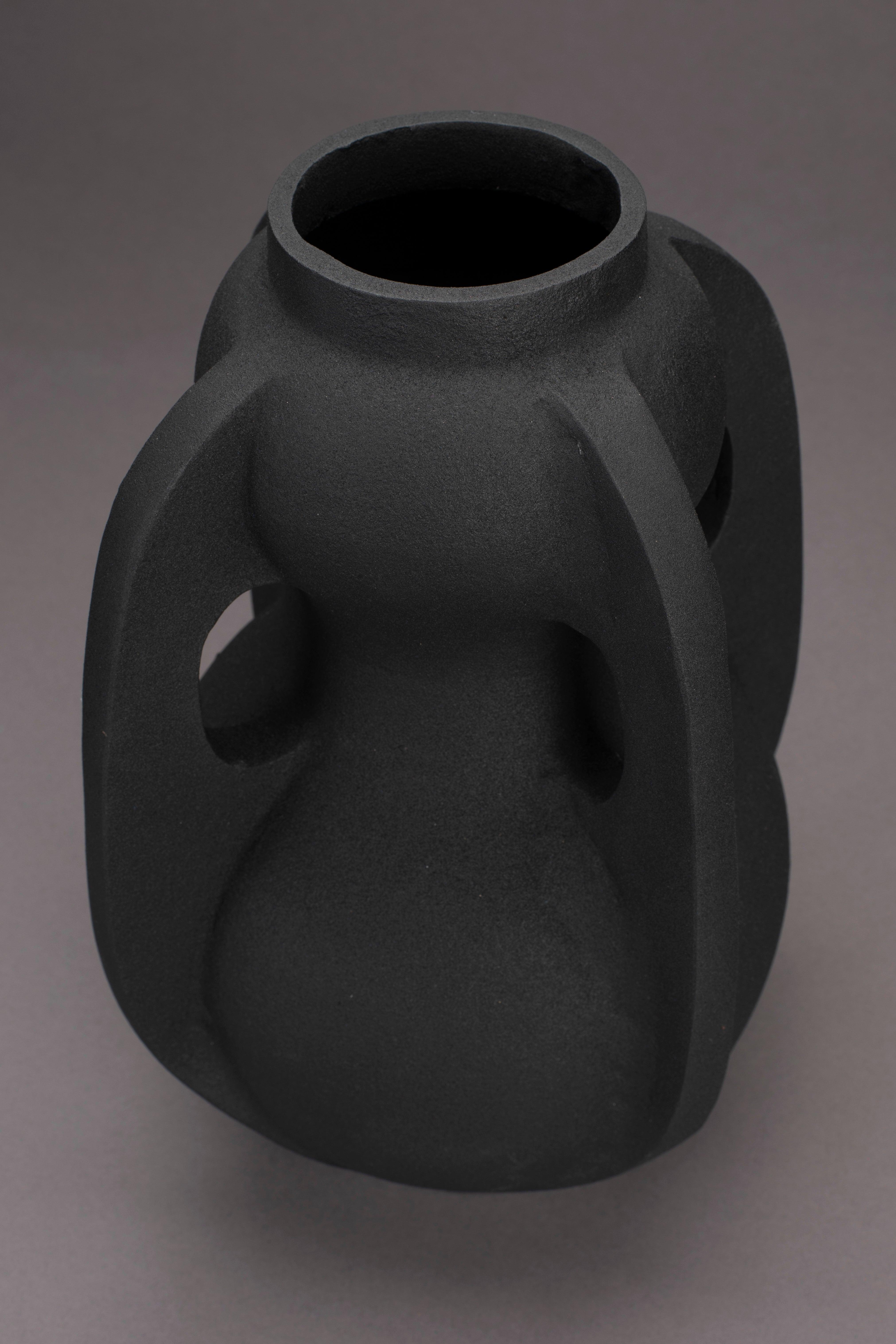 Thiago Vase L Black Dutchbone Eye on Design