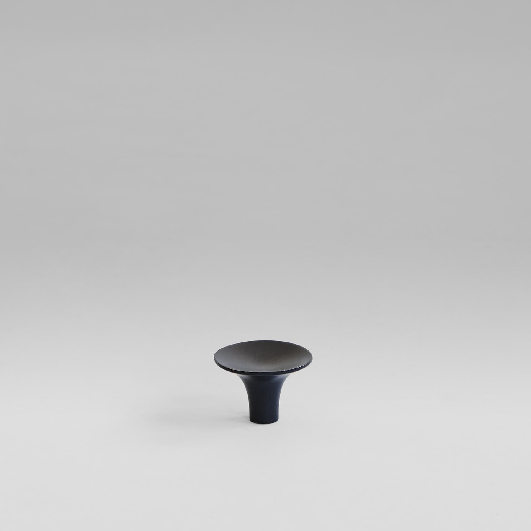 HIHAT black metal knobs