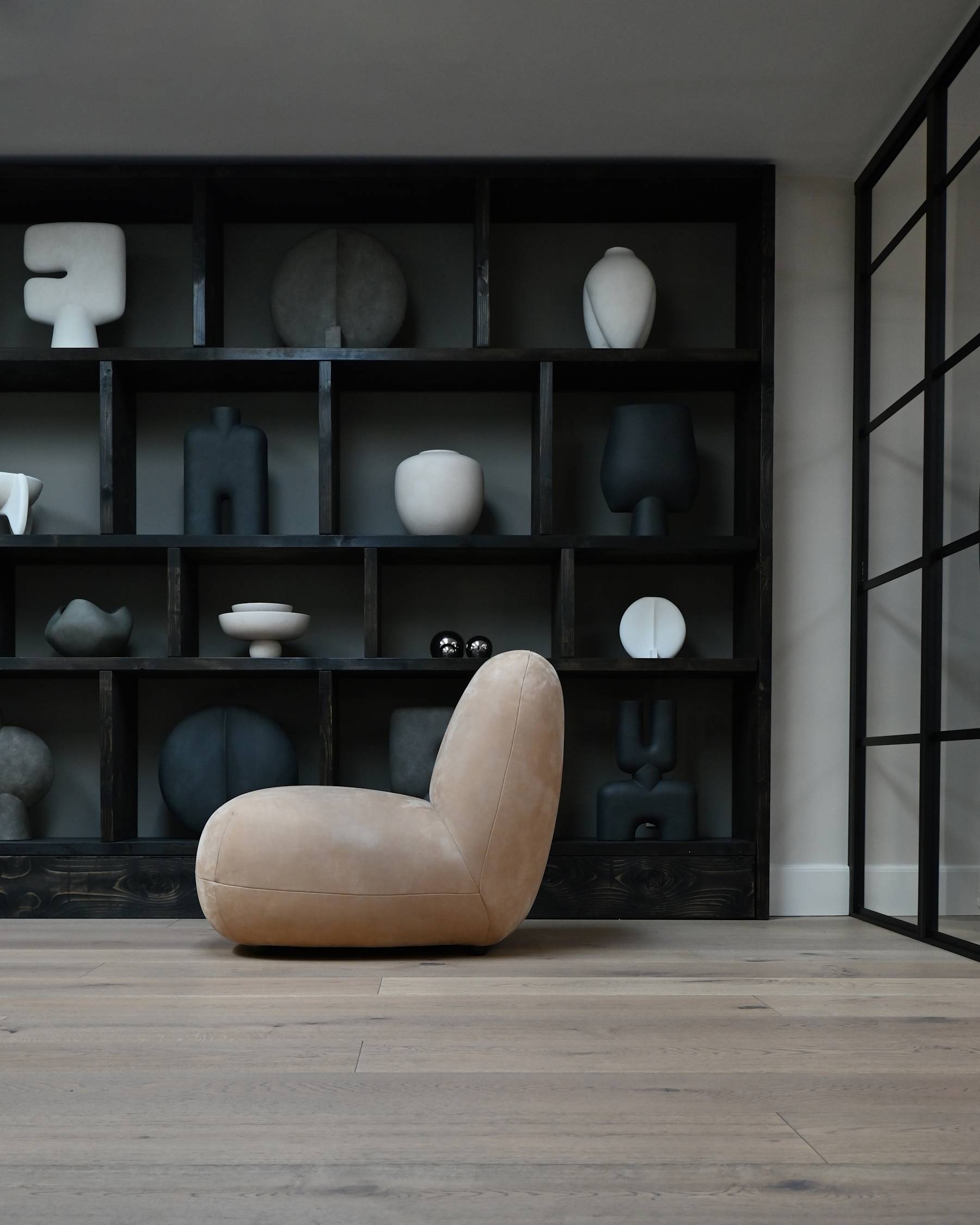 TOE FLAT Sessel ohne Armlehnen beiges Nubukleder