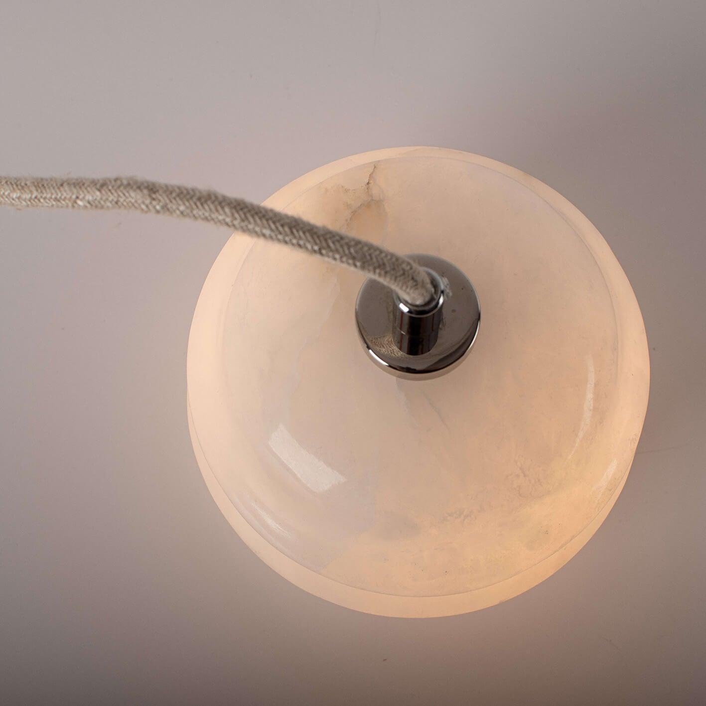 Żyrandol alabastrowy KALLIOPE mosiężny Embassy Interiors Eye on Design