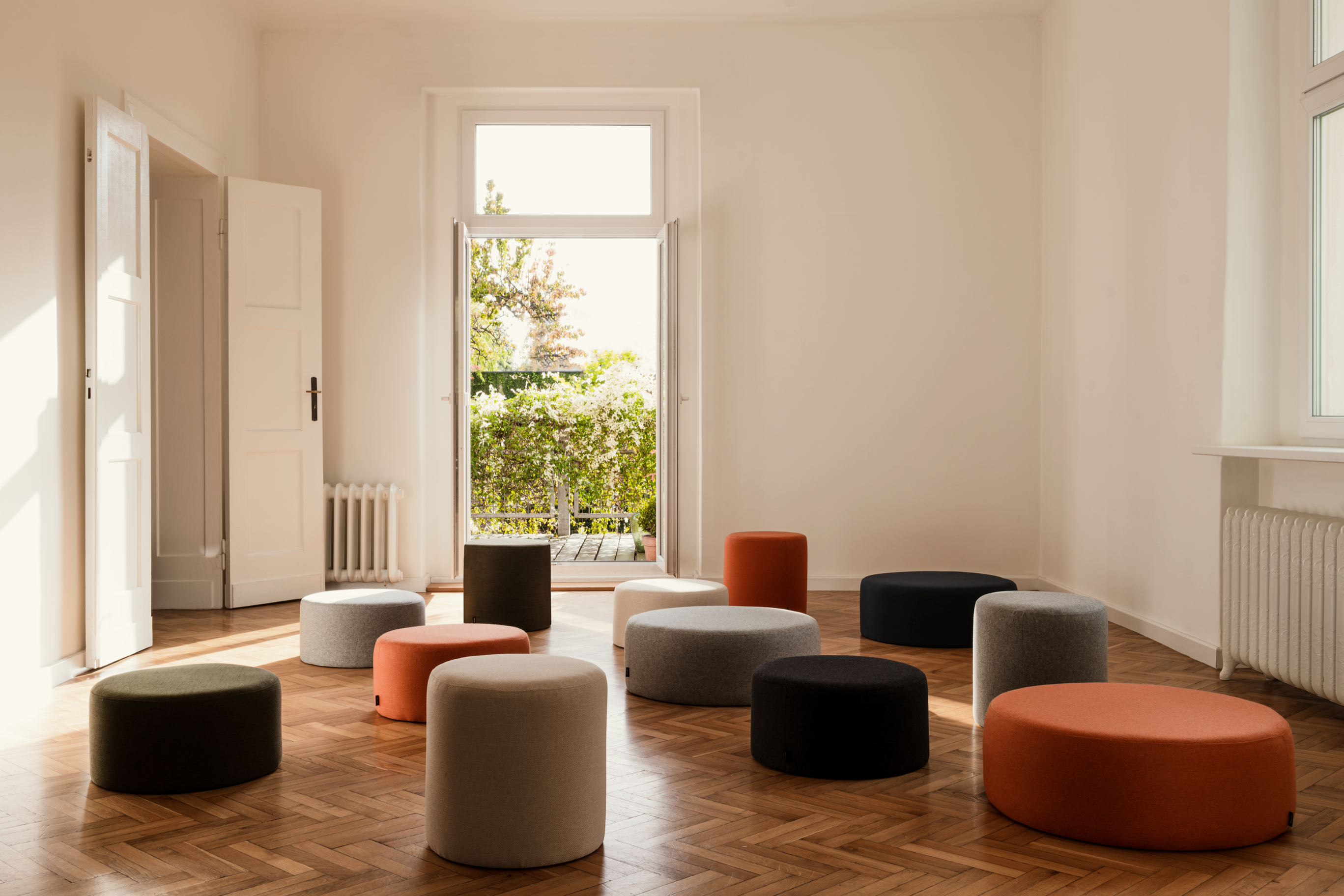 Puf wysoki FOLK oliwkowy do salonu