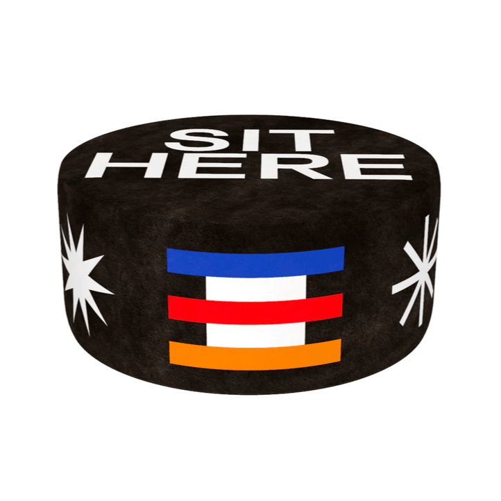 Puf szeroki SIT HERE czarny Qeeboo Eye on Design