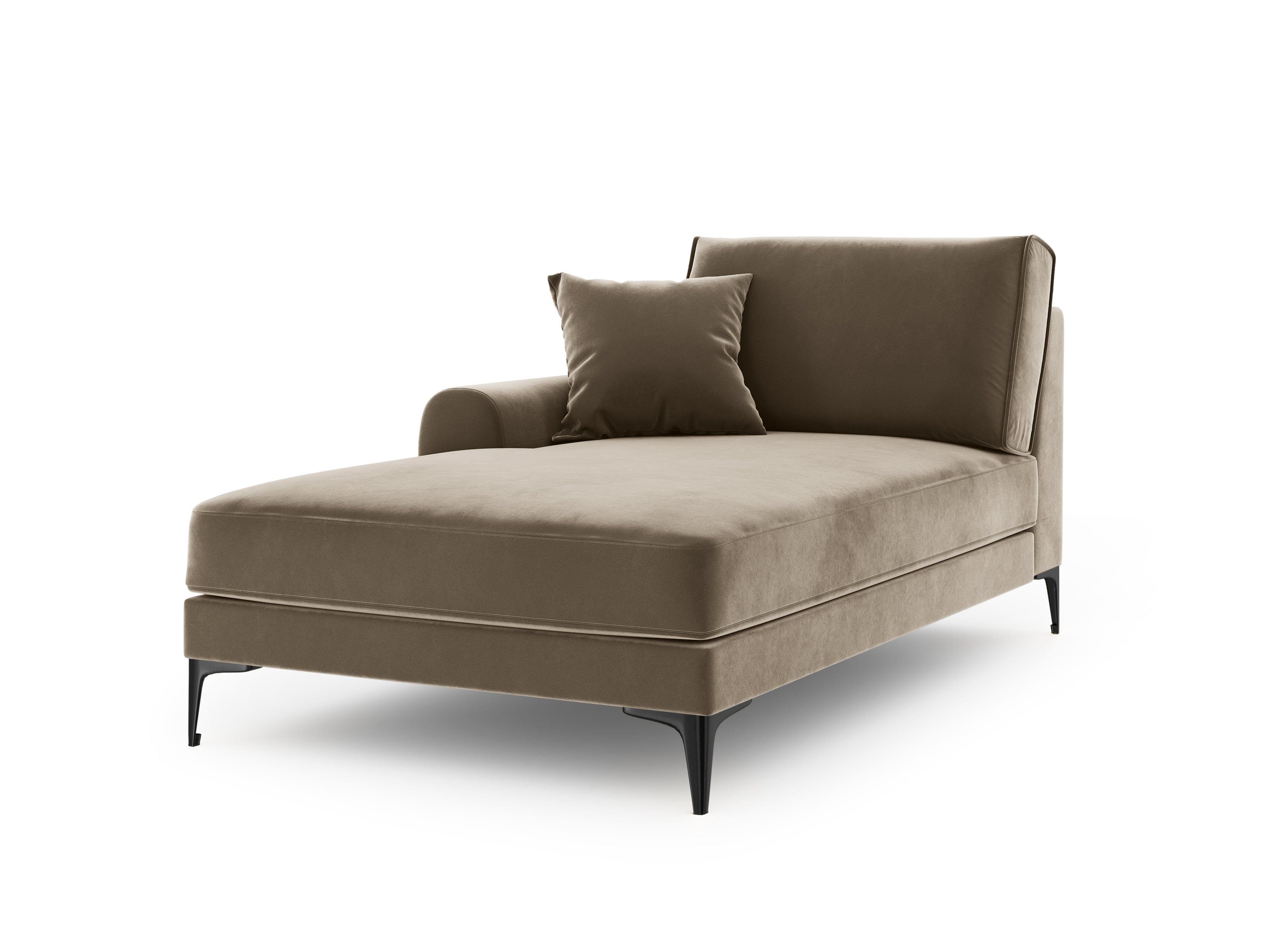 Szezlong aksamitny lewostronny MADARA cappuccino z czarną podstawą Mazzini Sofas Eye on Design