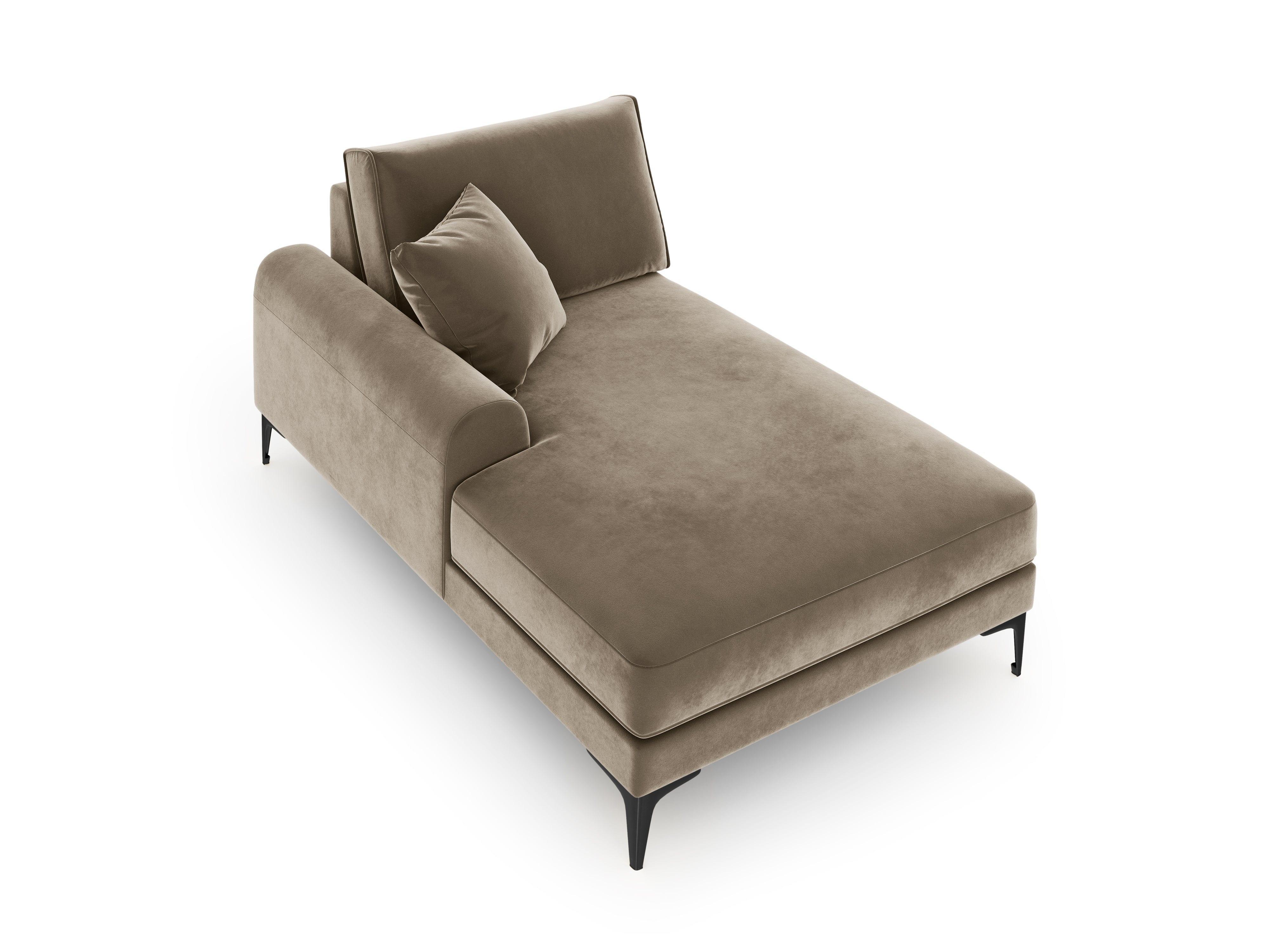 Szezlong aksamitny lewostronny MADARA cappuccino z czarną podstawą Mazzini Sofas Eye on Design