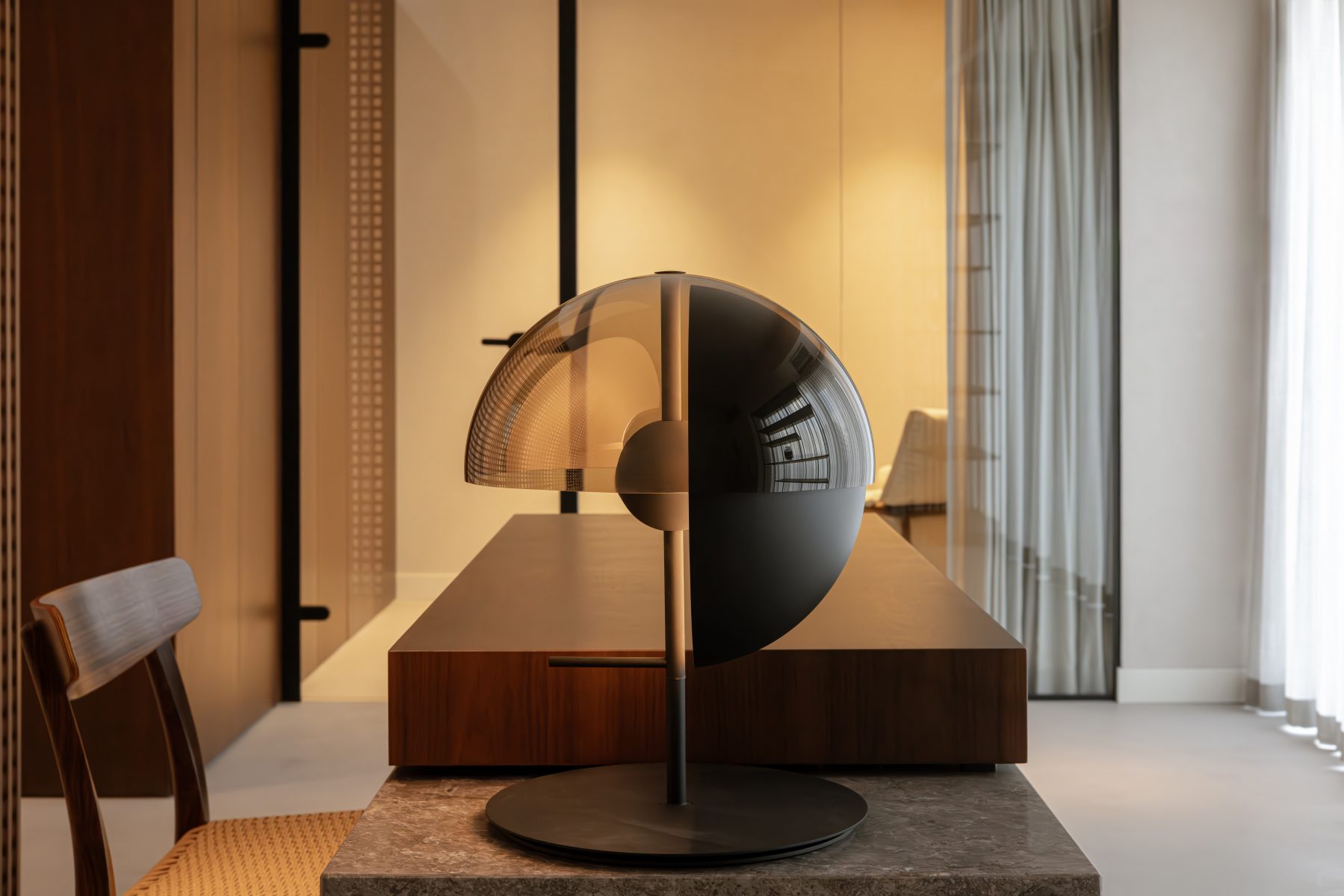 Lampy stołowe czarne