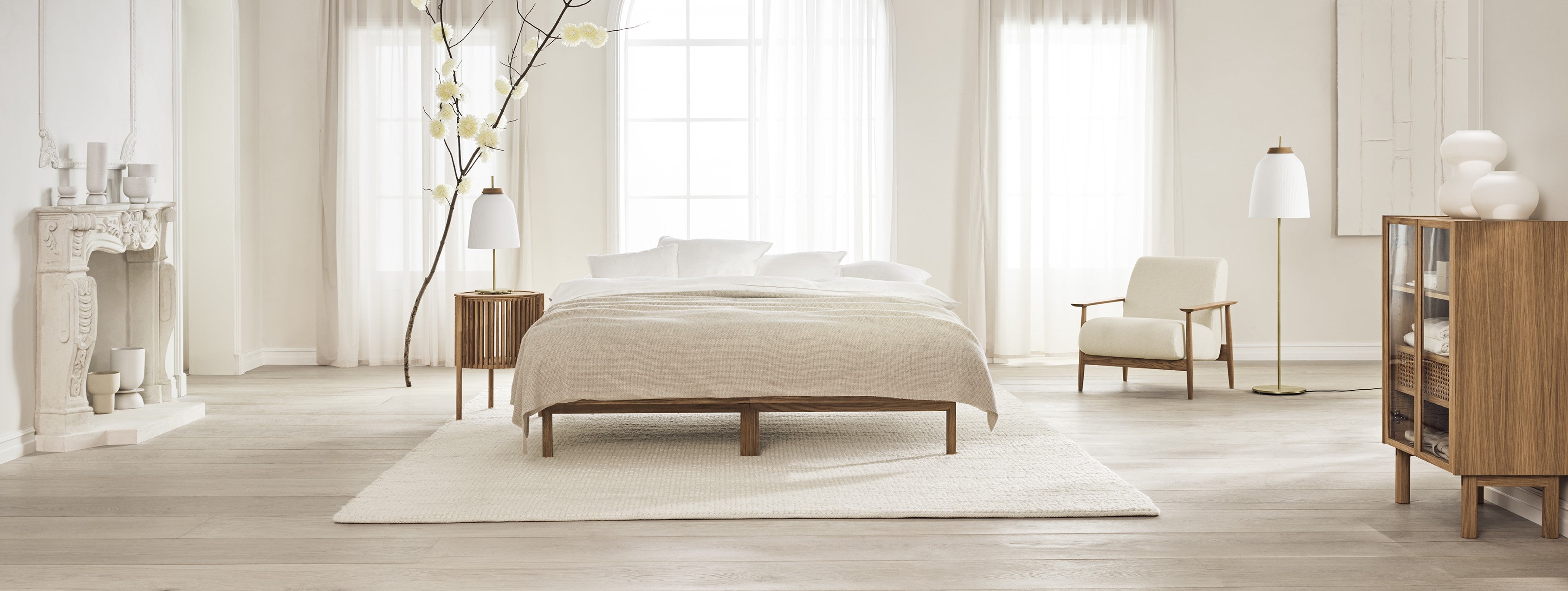 łóżko beżowe luksusowe