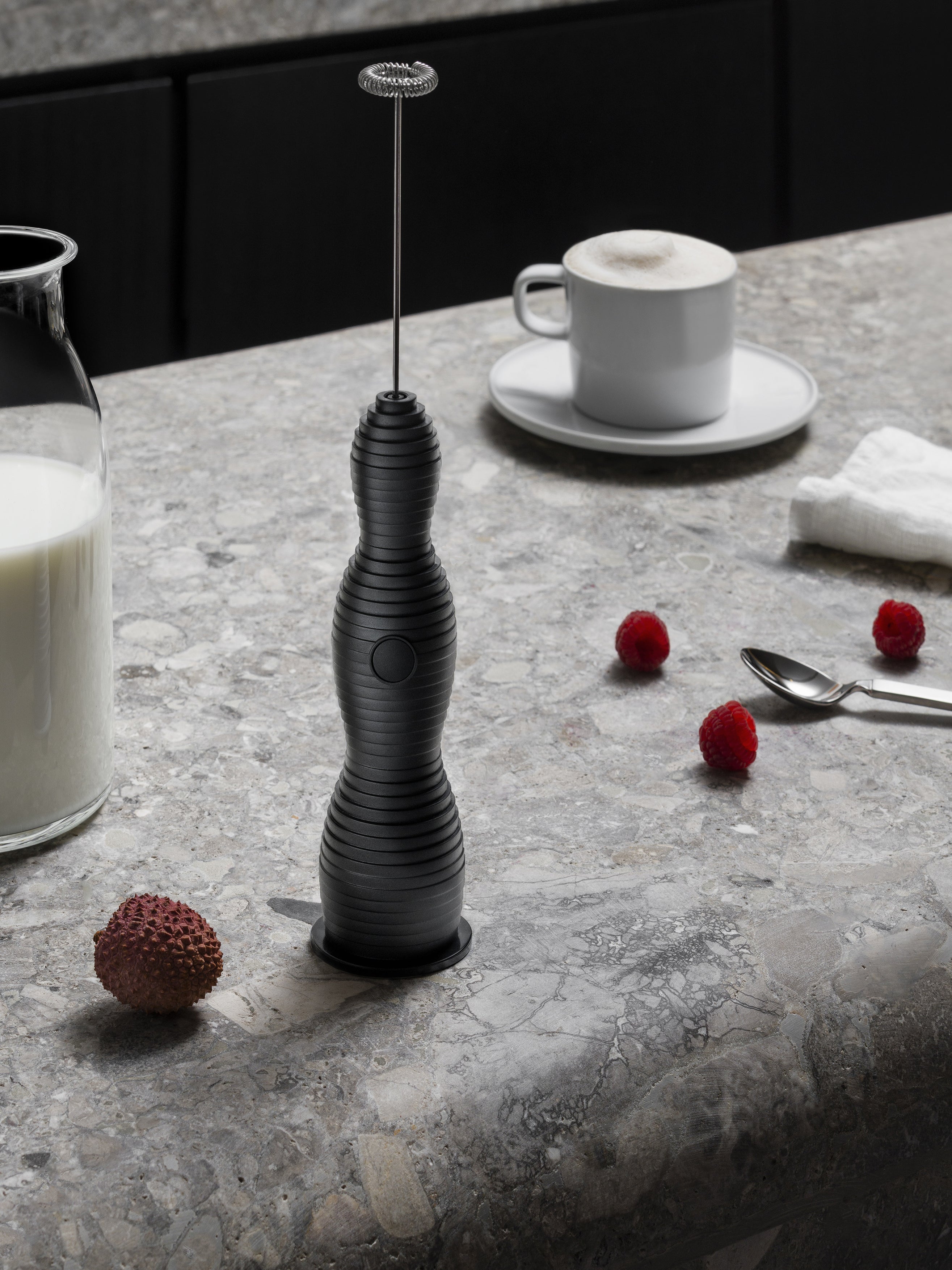 Schwarze Milchfrother