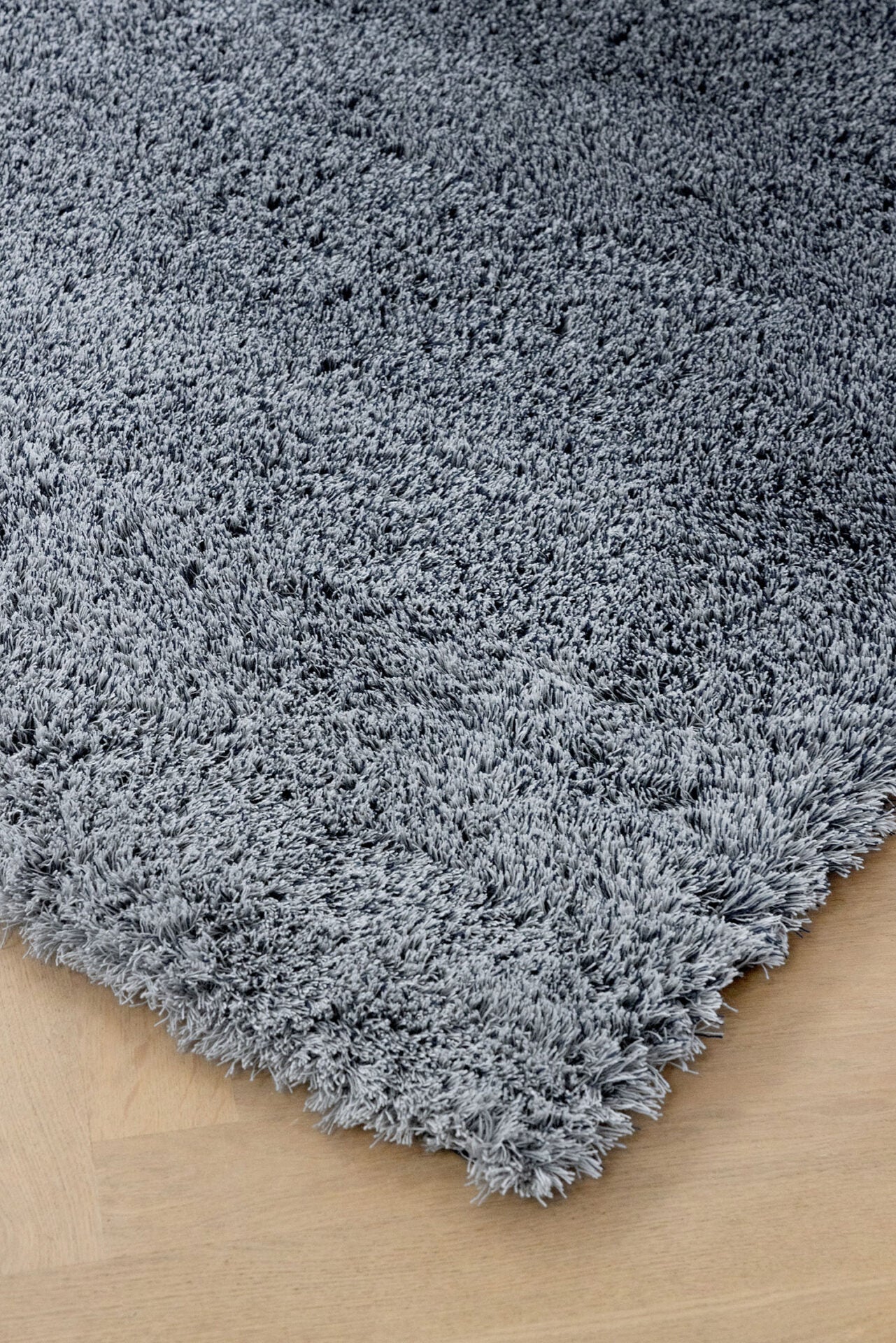 SHADE HIGH gray-blue rug with long pile