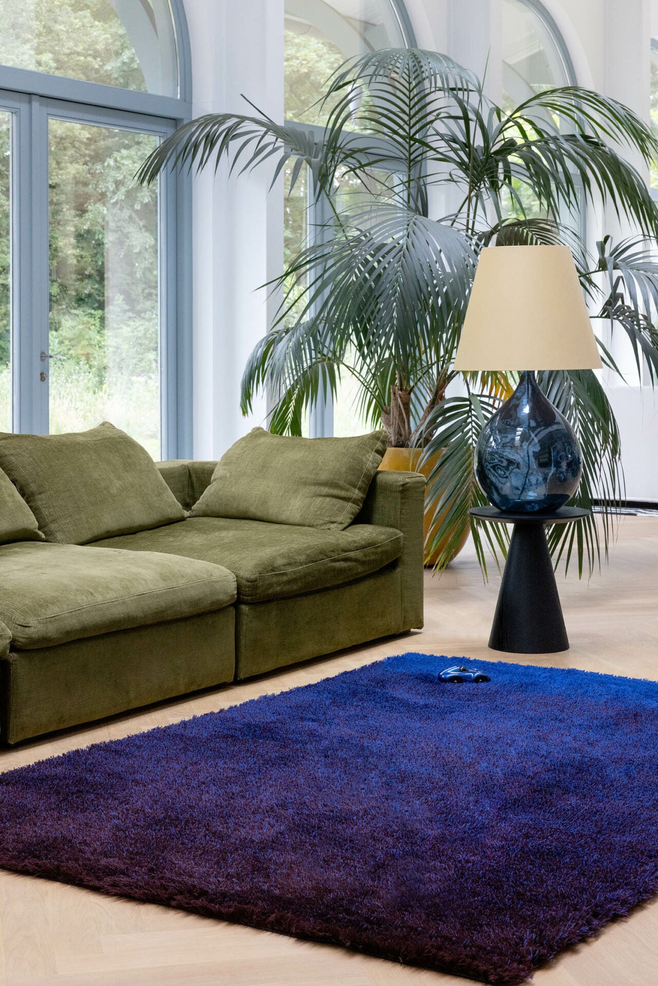 Teppich SHADE HIGH granatblau mit langem Flor