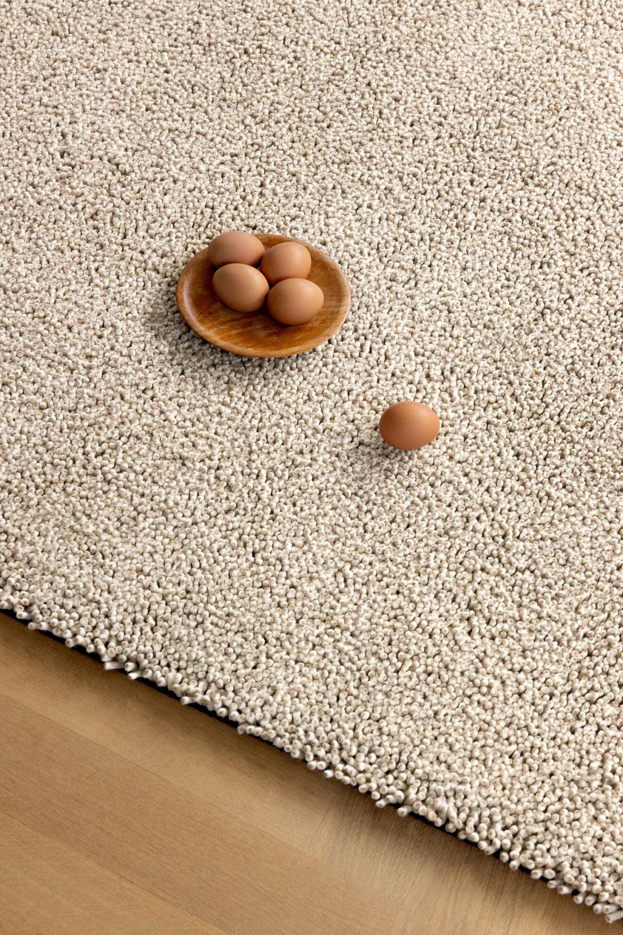 ORIGIN LOW beige rug with long pile