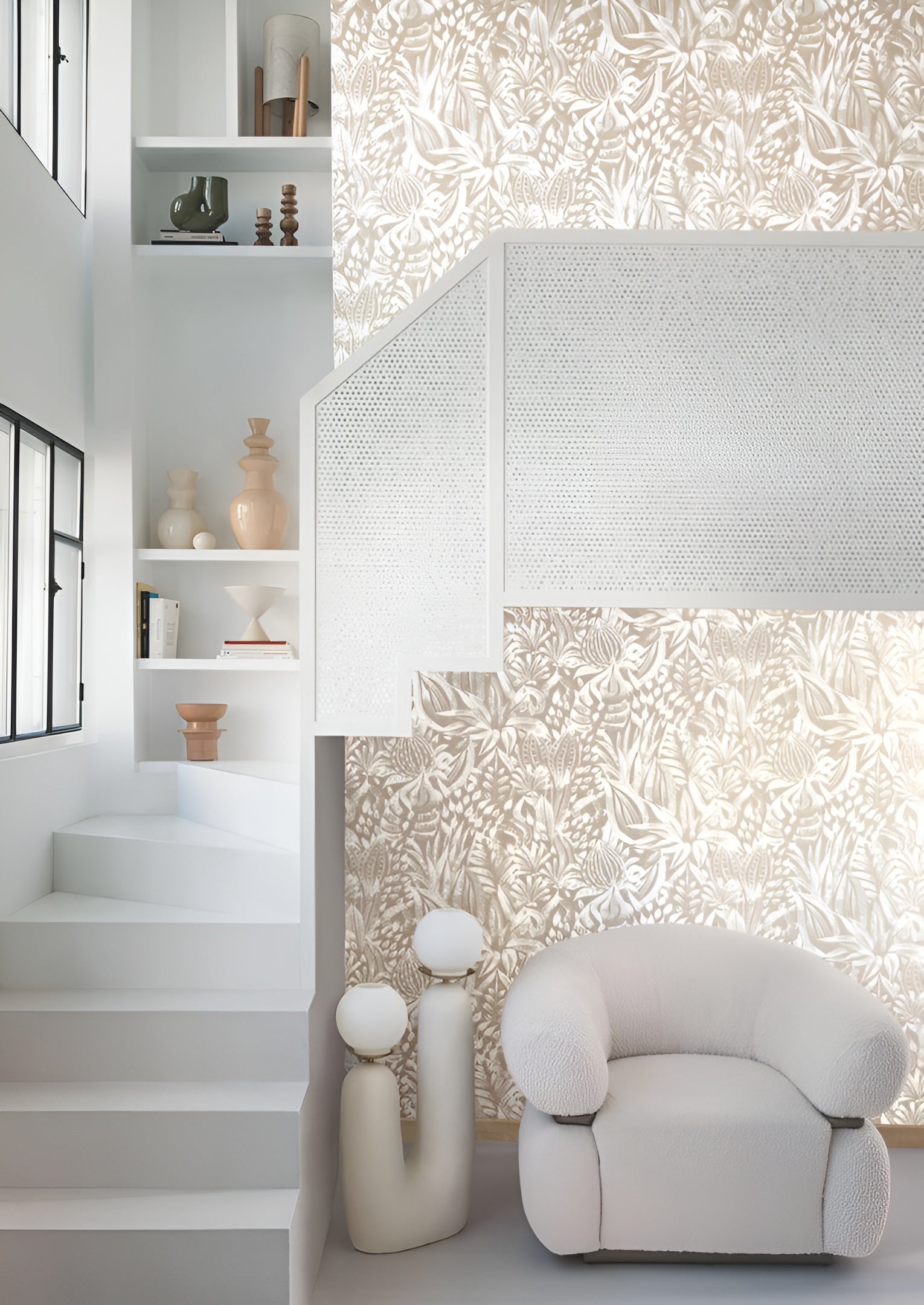 Textile wallpaper with a floral and leaf pattern FOLIAGE - BLANC cream