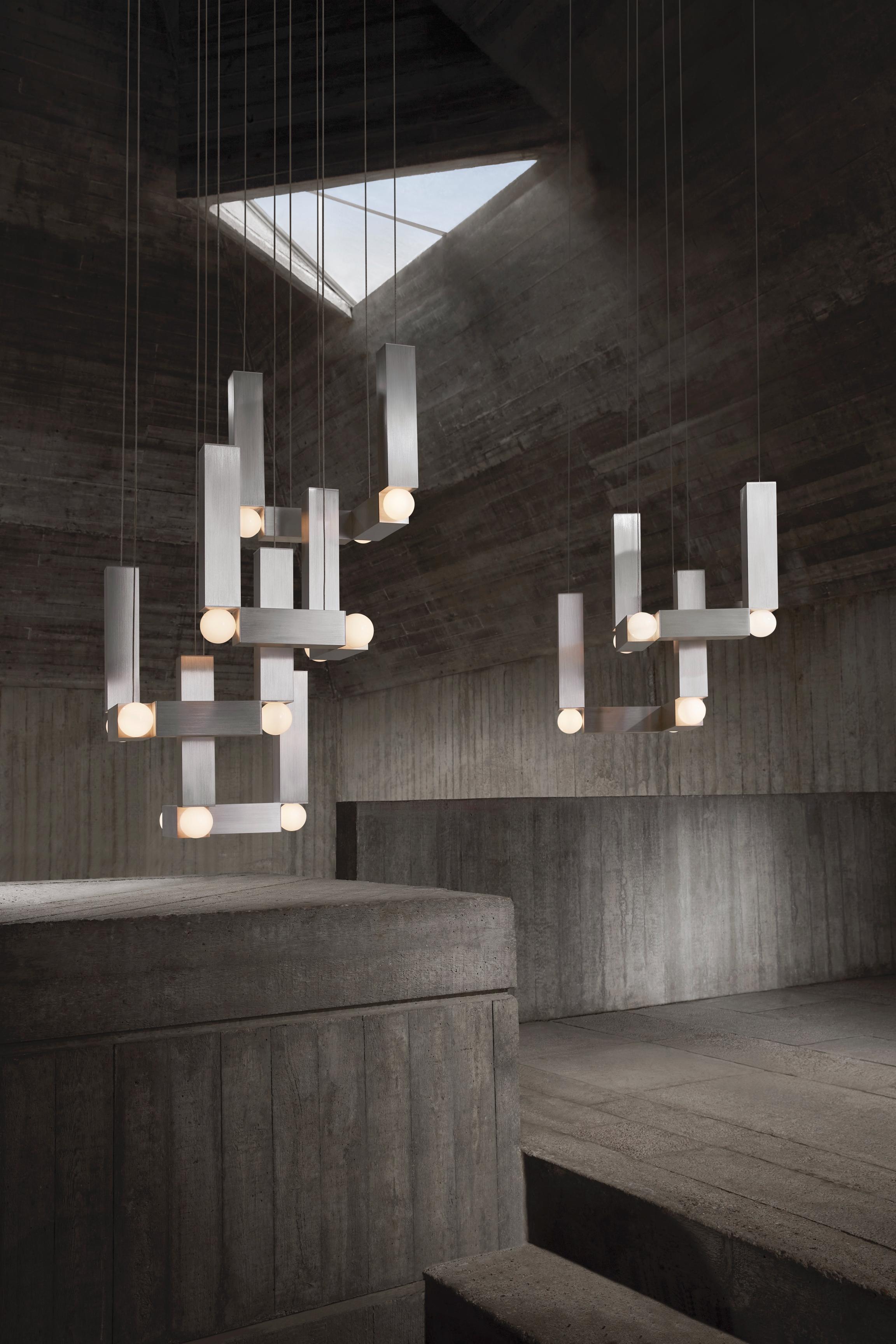 Pendelleuchte VESPER DUO mit opalisiertem Schirm und silbernem Finish