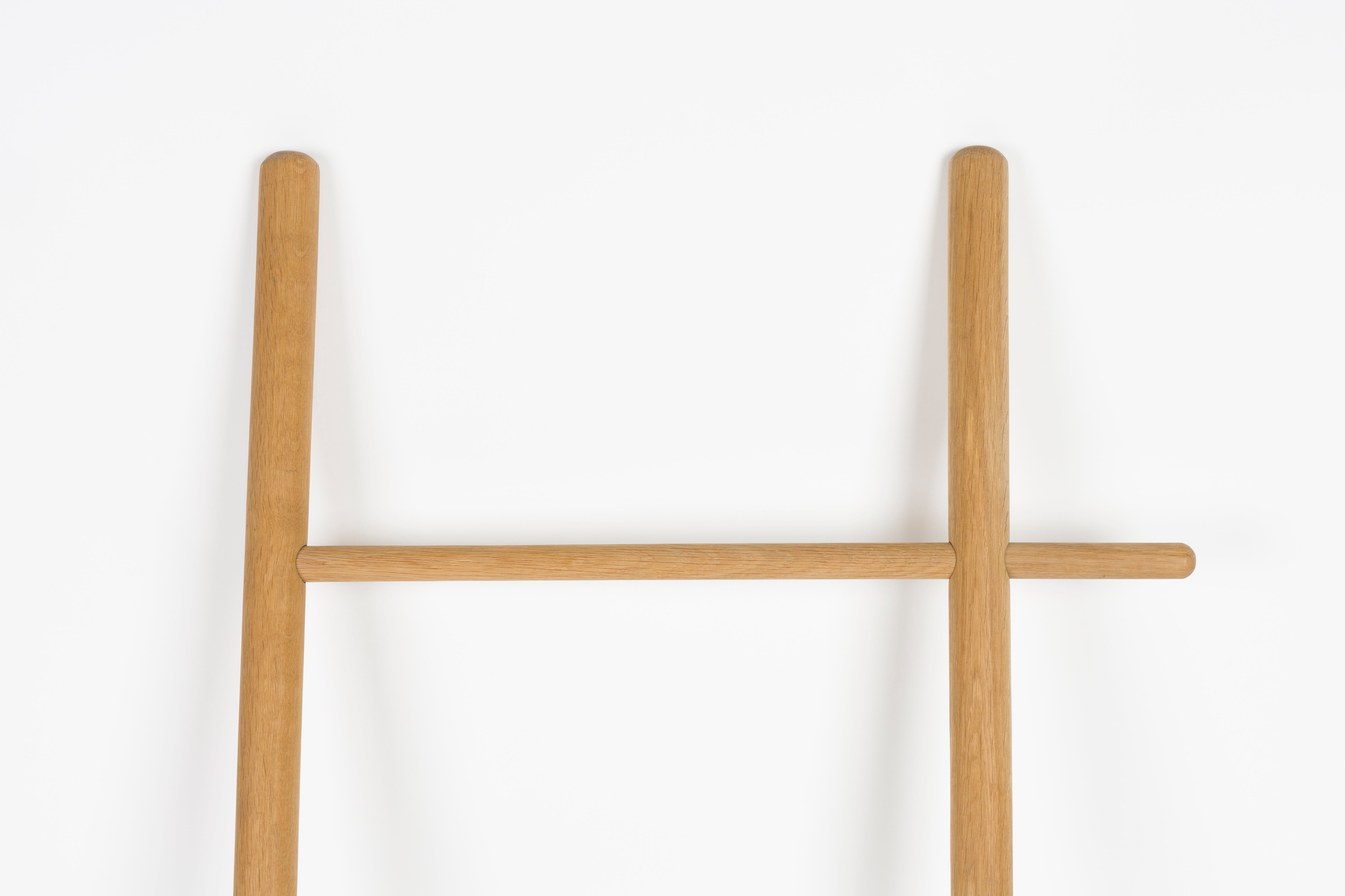 Dekorative Leiter JHON aus Eichenholz