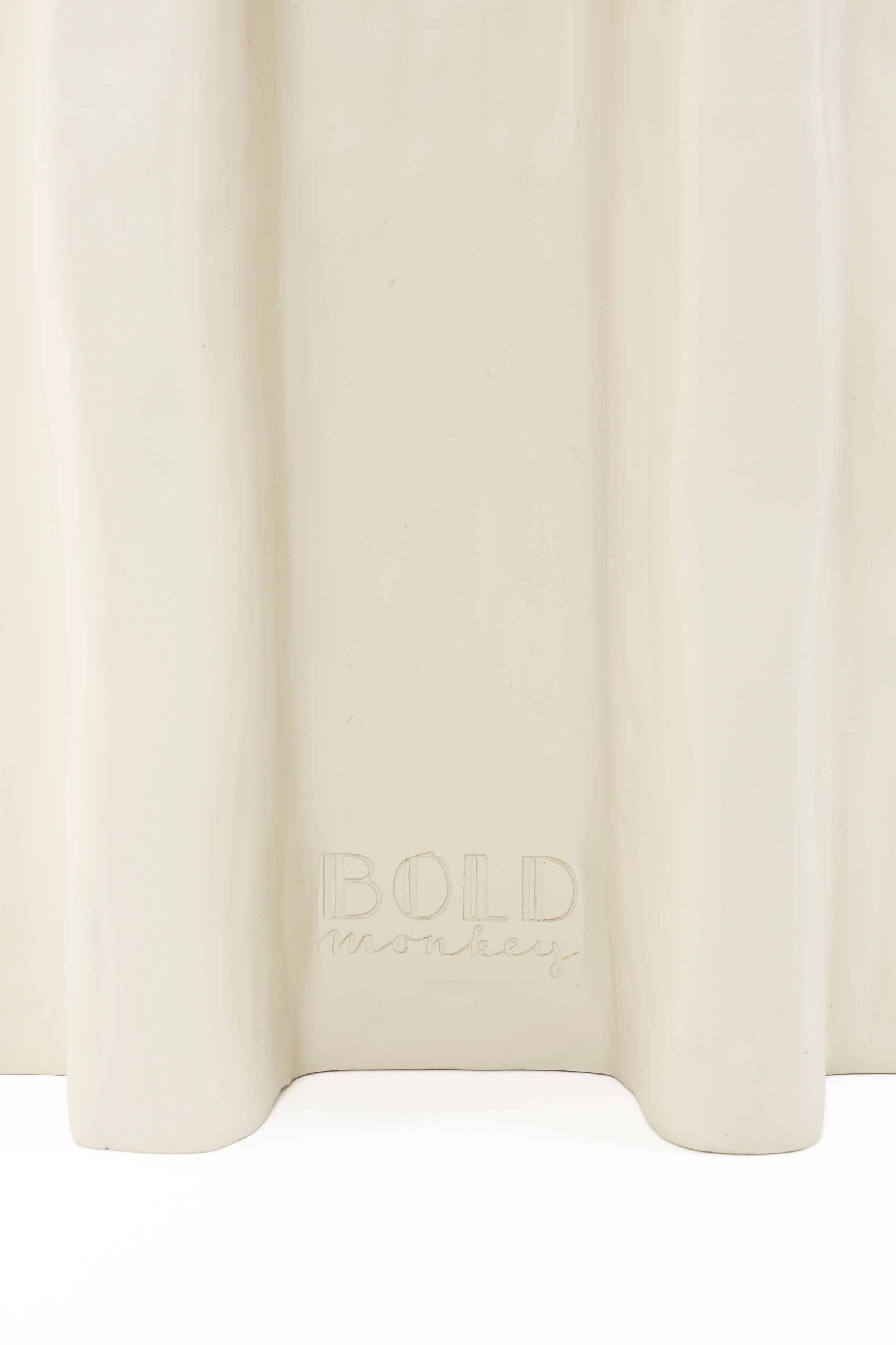 BORN TO BE ALIVE quadratischer Beistelltisch beige