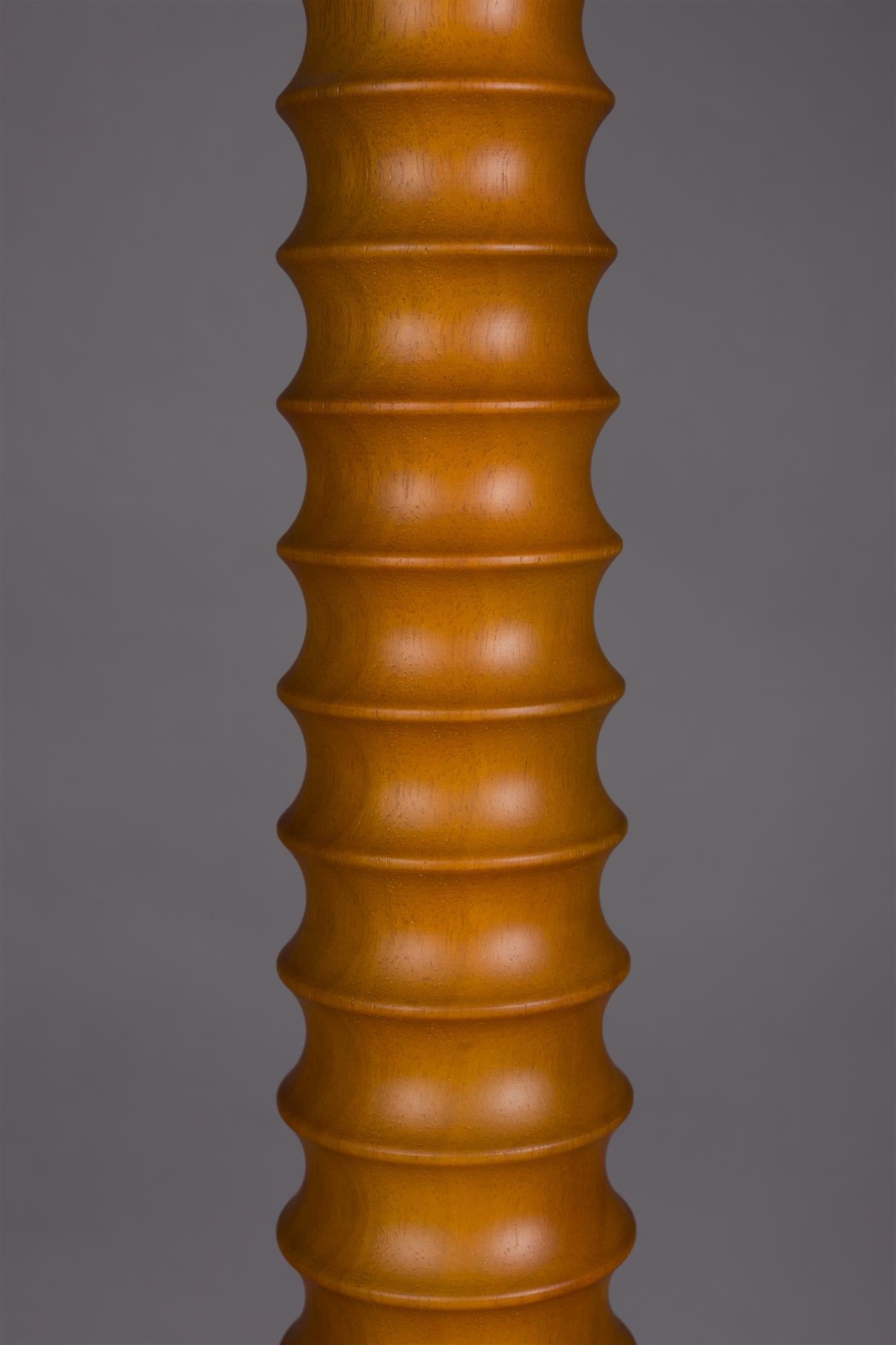 Stehlampe HORACE aus Eichenholz mit Baumwollschirm