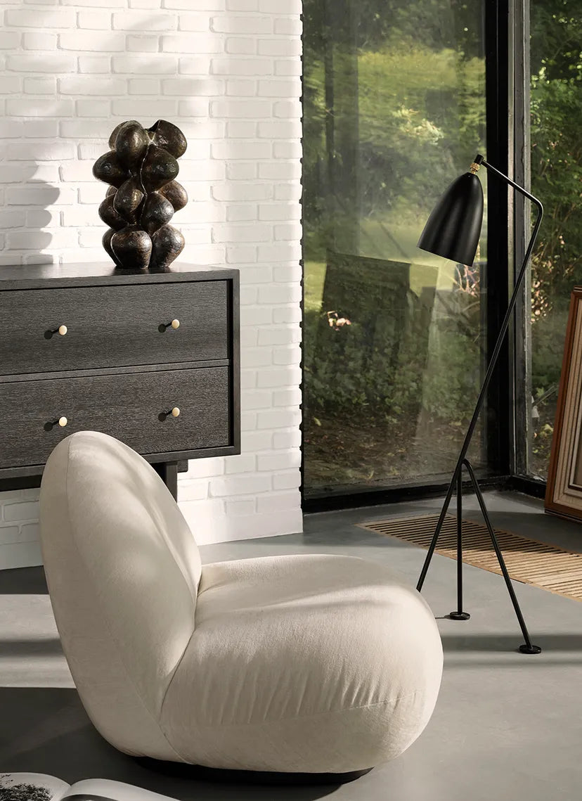 GRÄSHOPPA black matte tripod floor lamp