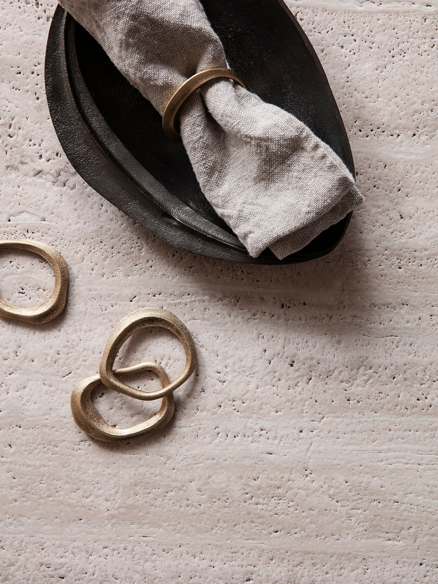 FLOW brass napkin ring set