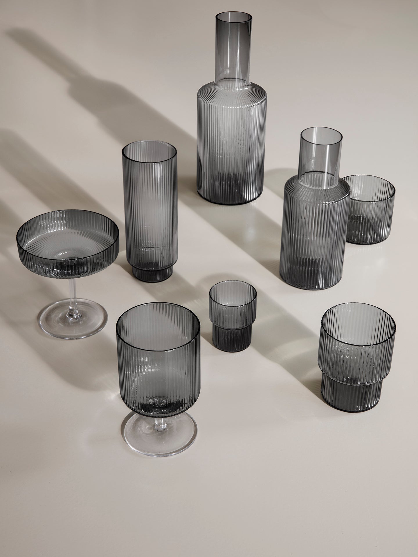 Set von Gläsern RIPPLE rauchiges Glas