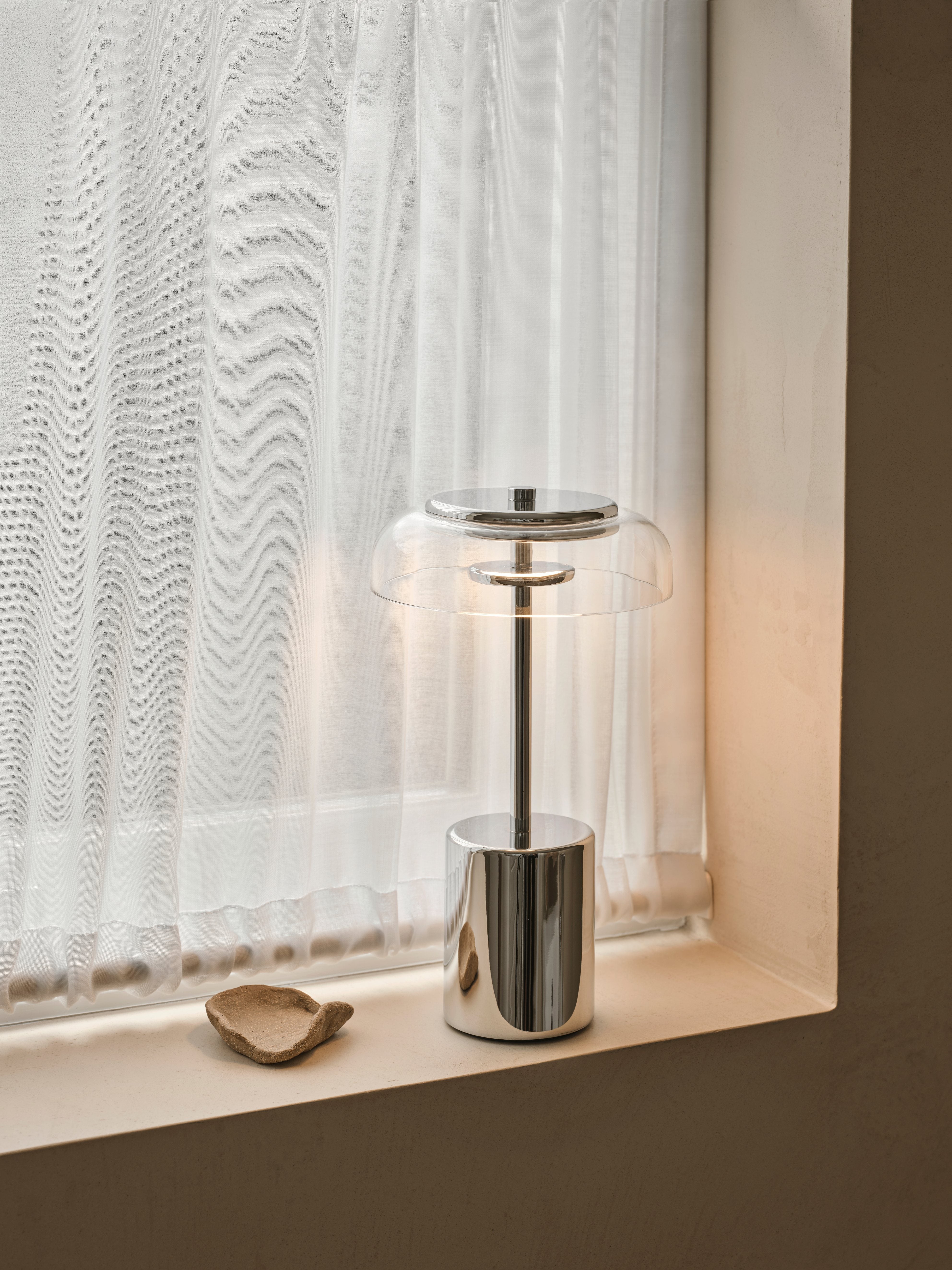 Lampa przenośna BLOSSI srebrny z transparentnym szkłem – Nuura