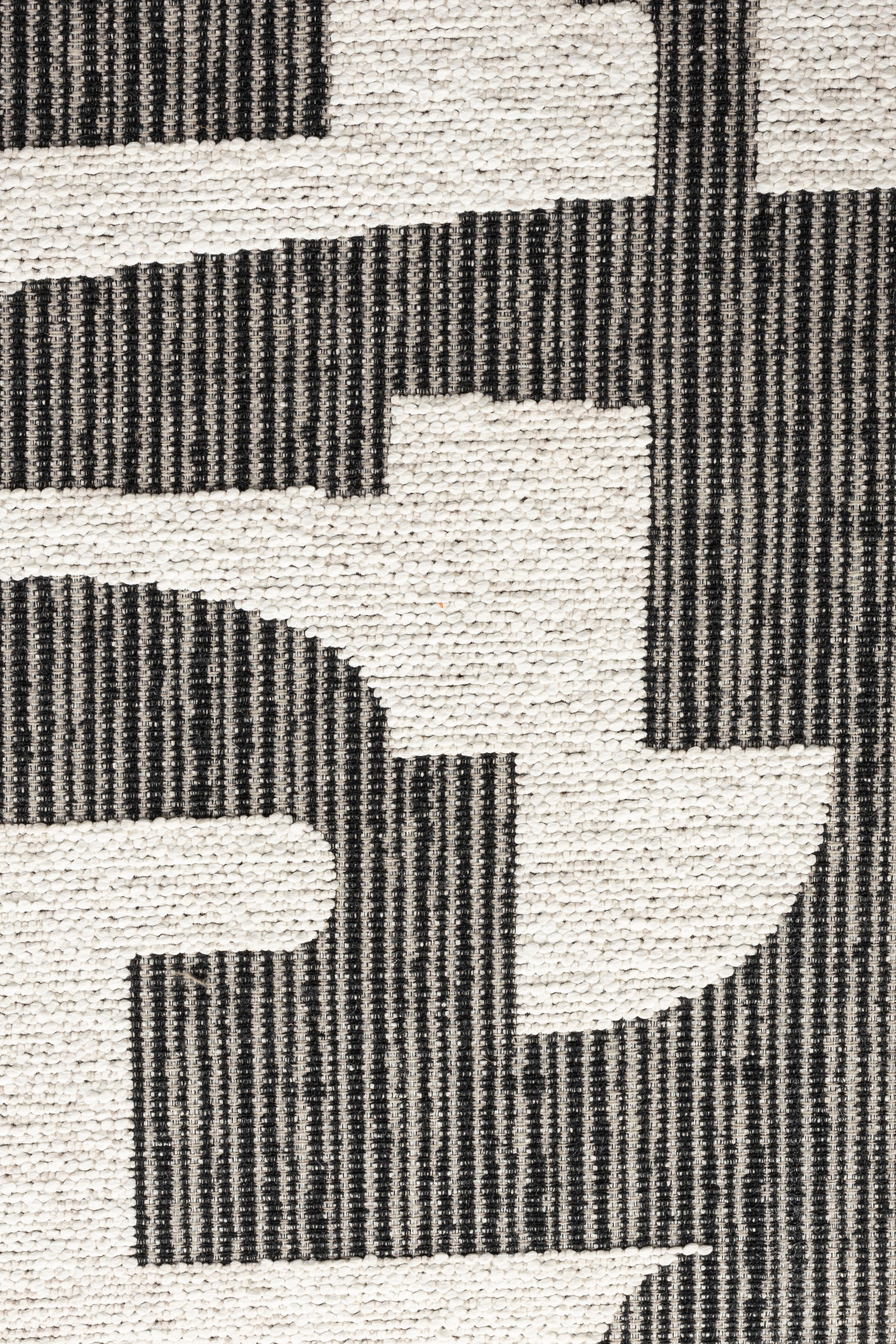 Stuhl MIYO weiß mit schwarzem Muster