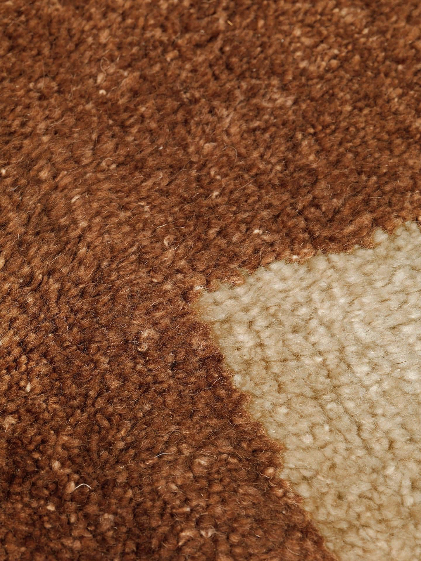 MARA KNOTTED Teppich Off-White mit Ziegel 