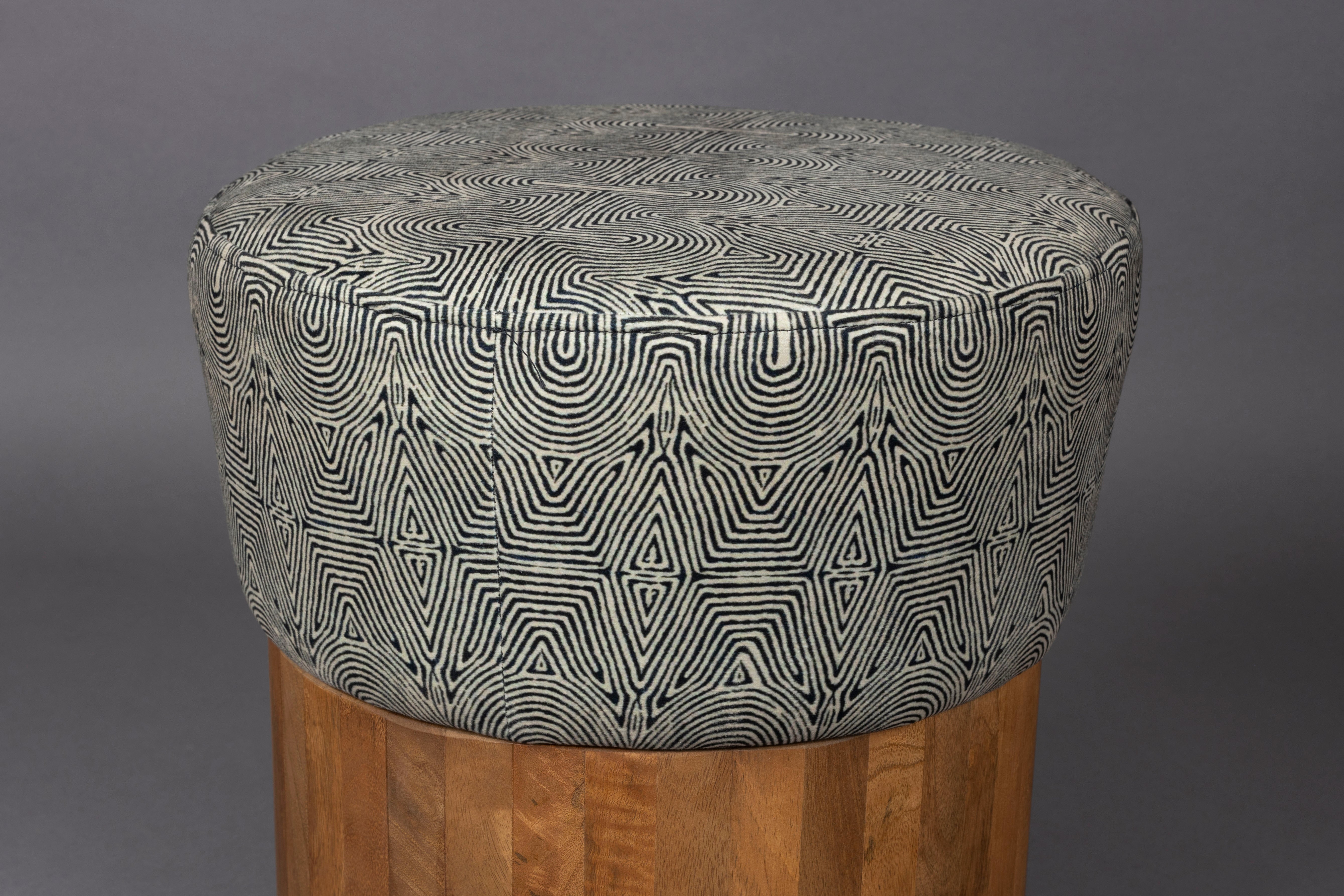 Hocker FRAGMENT aus Mangoholz mit schwarzem Muster