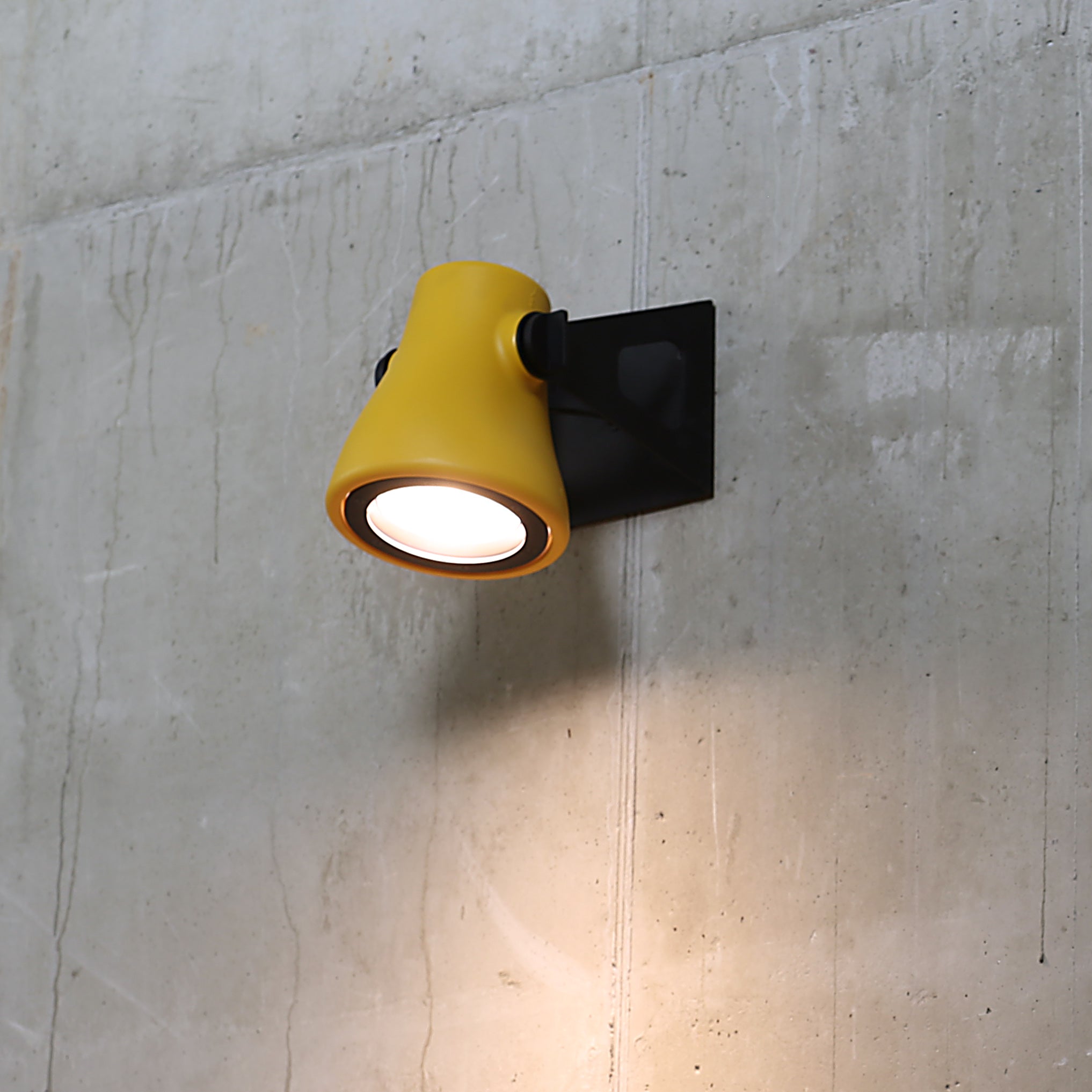 Lampa ścienna zewnętrzna FROG żółty
