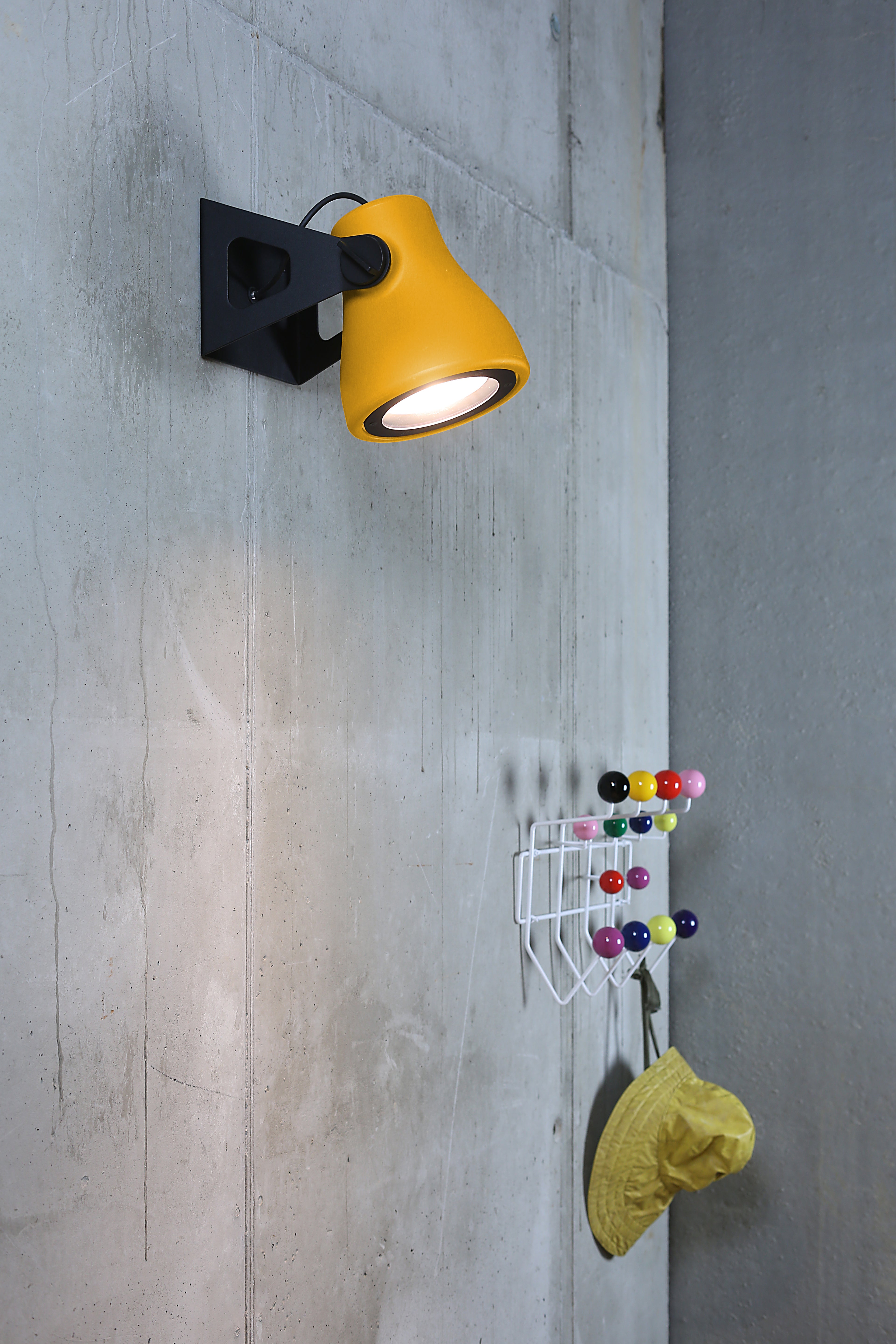 Lampa ścienna zewnętrzna FROG żółty