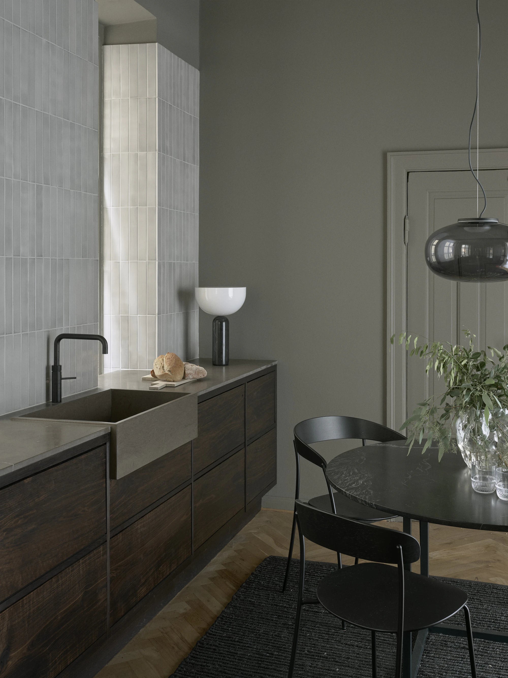 Kizu table lamp black marble