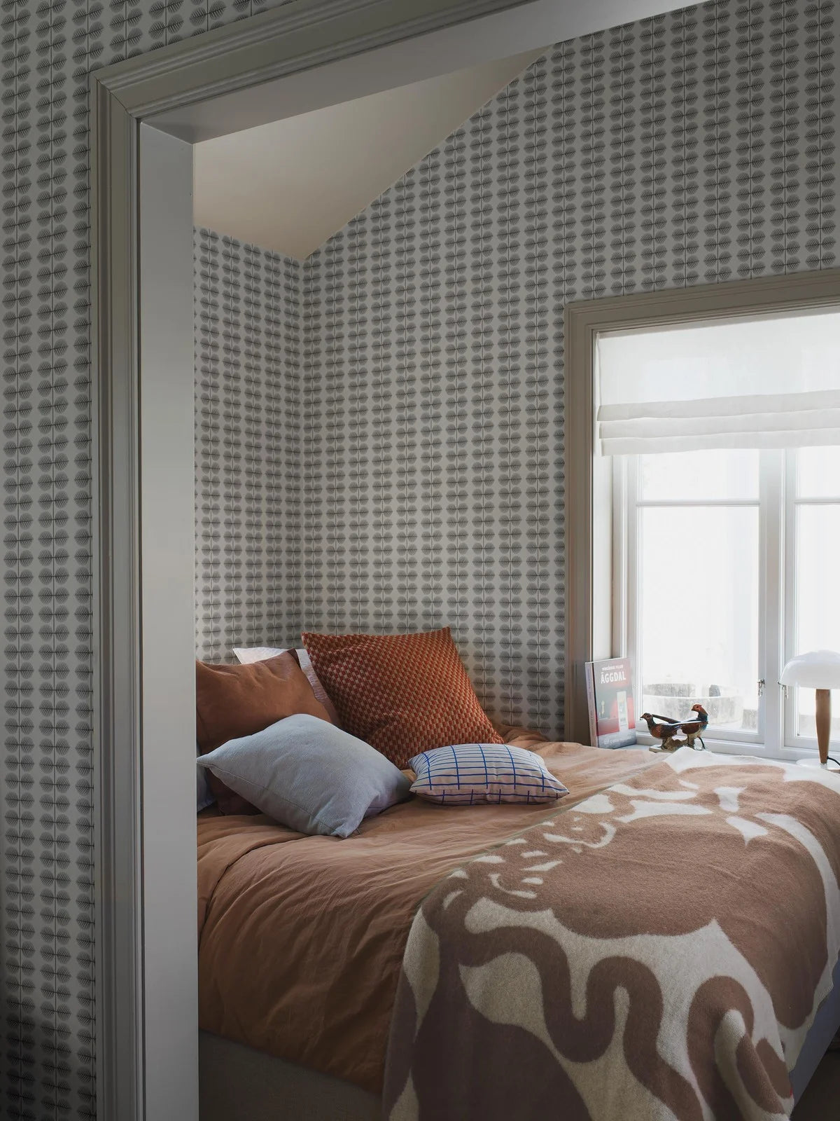 BERSÅ White Wallpaper with Orange Leaf Pattern