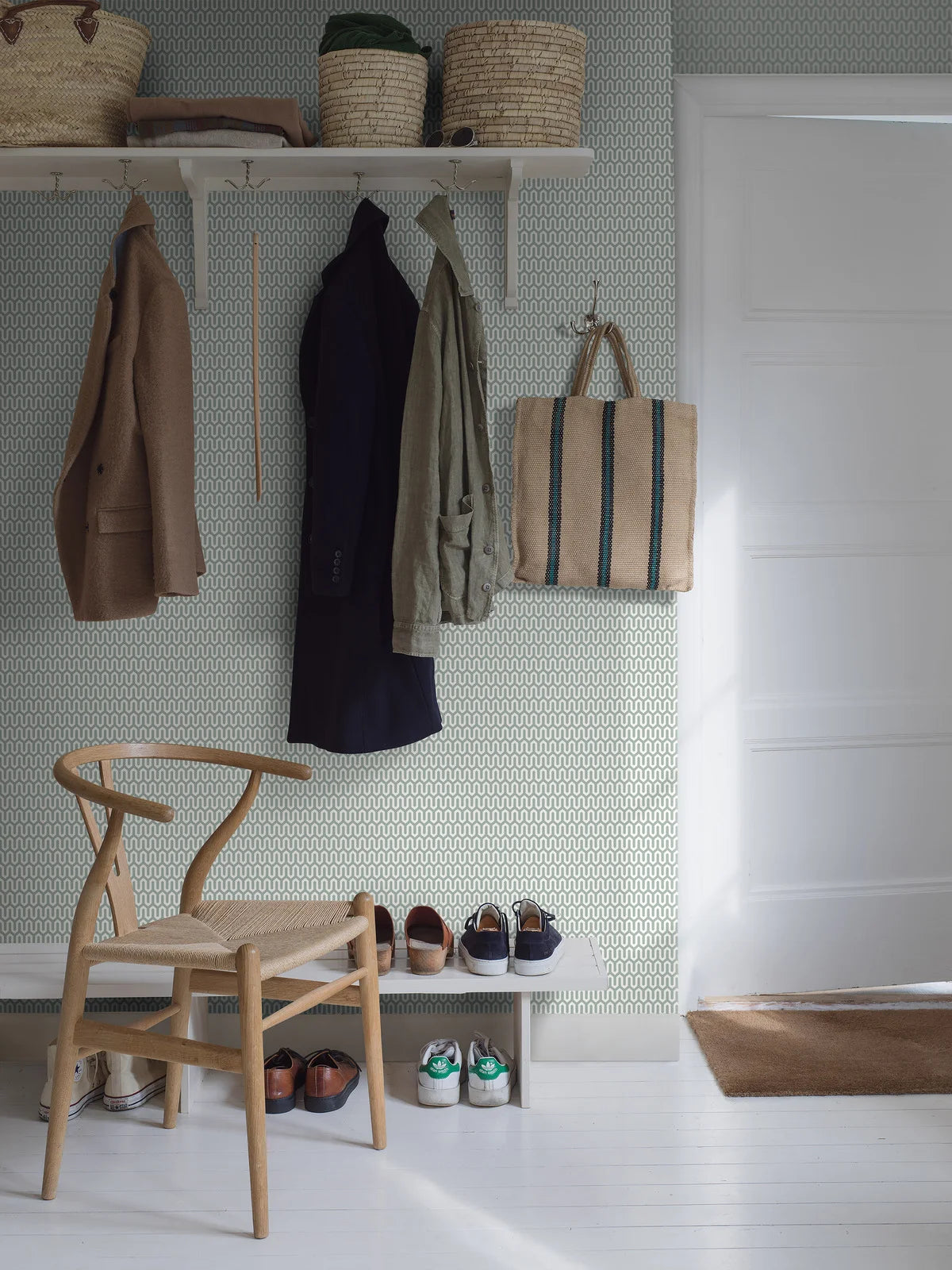 Non-woven paper wallpaper with geometric pattern YPSILON turquoise