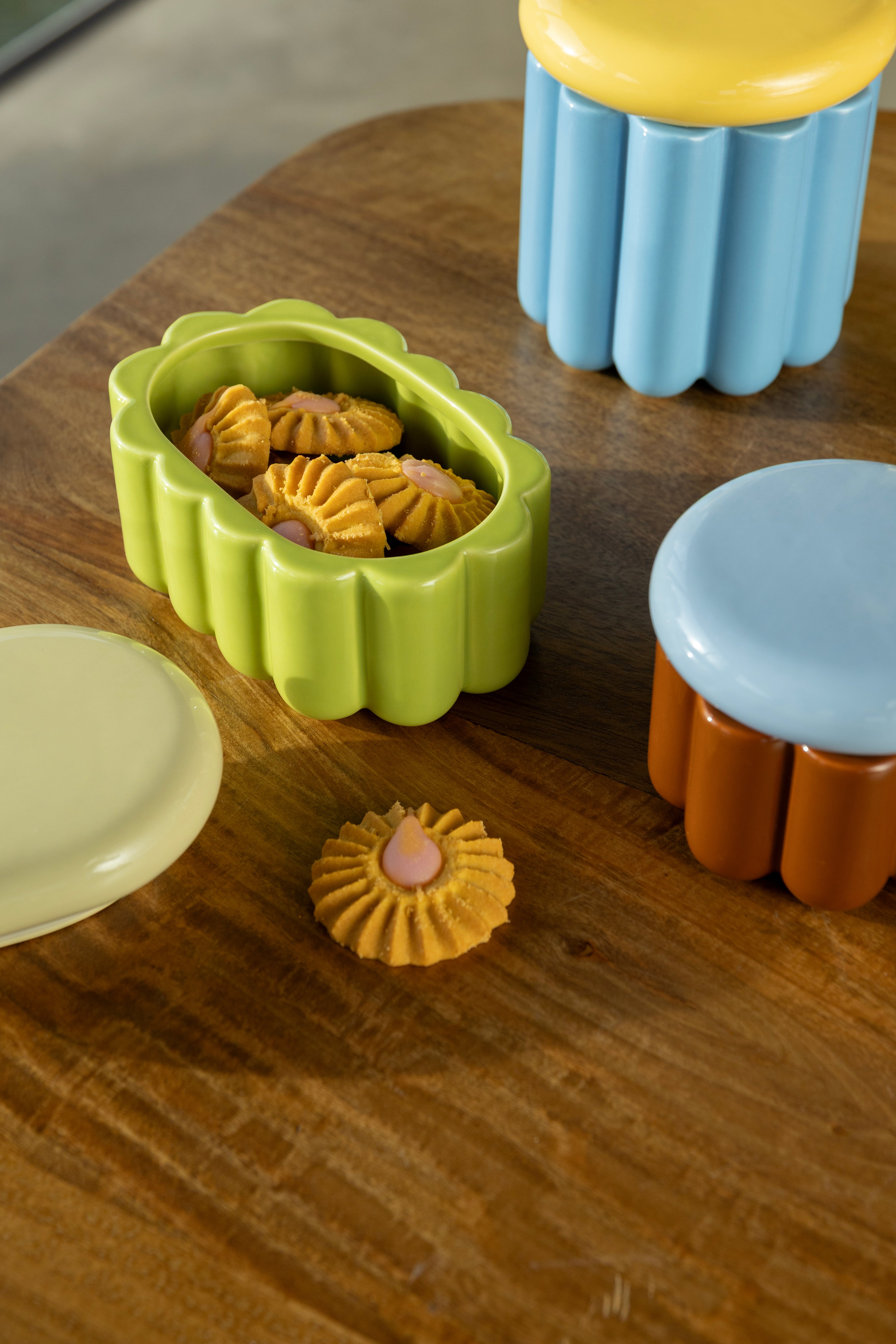 Behälter CHARLO blau mit gelbem Deckel