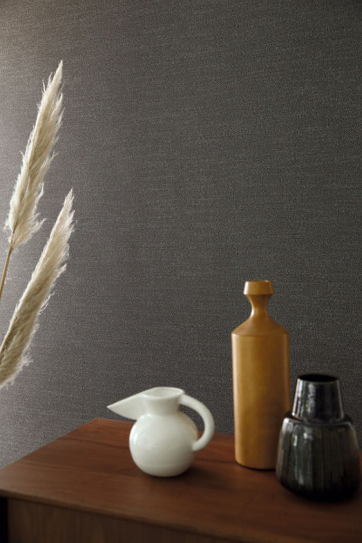 Structural wallpaper resembling linen canvas PLUMETIS - FICELLE light purple with gray