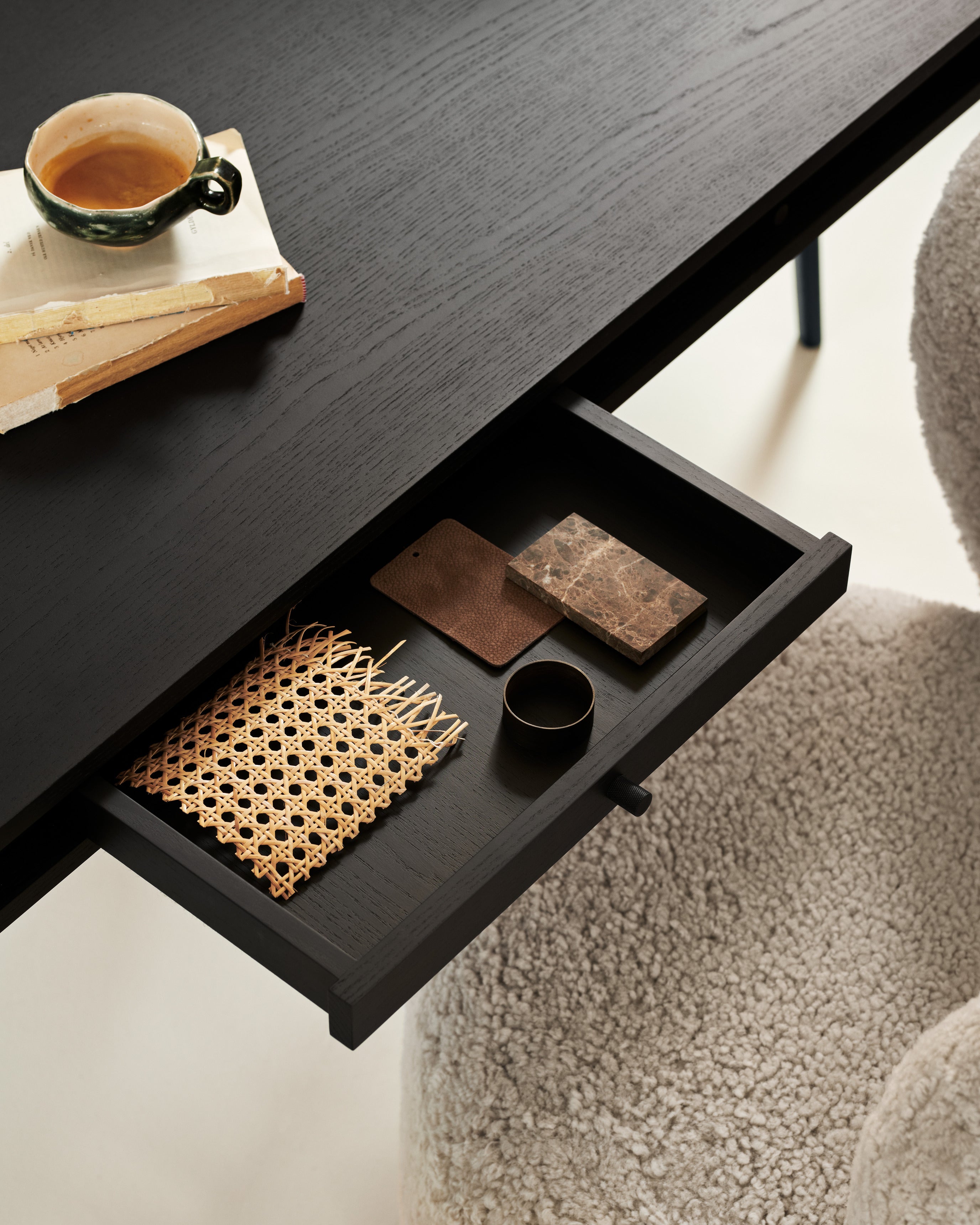 Höhenverstellbarer Schreibtisch JFK schwarzes Eschenholz