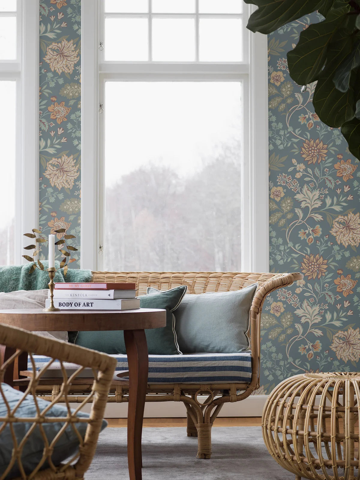 Non-woven paper wallpaper with a floral pattern ALICIA blue with green