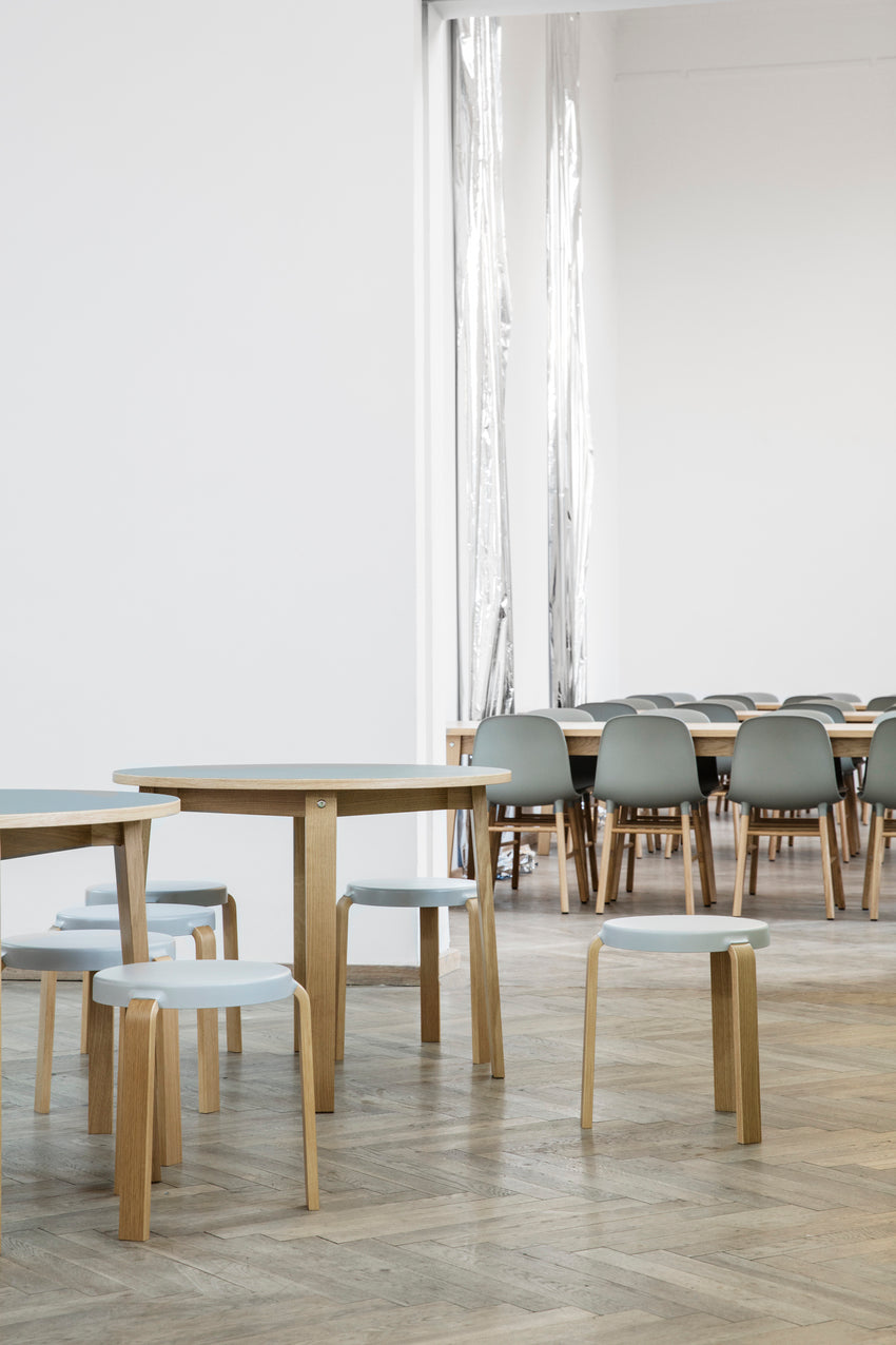 Round table Slice Linoeum oak veneer