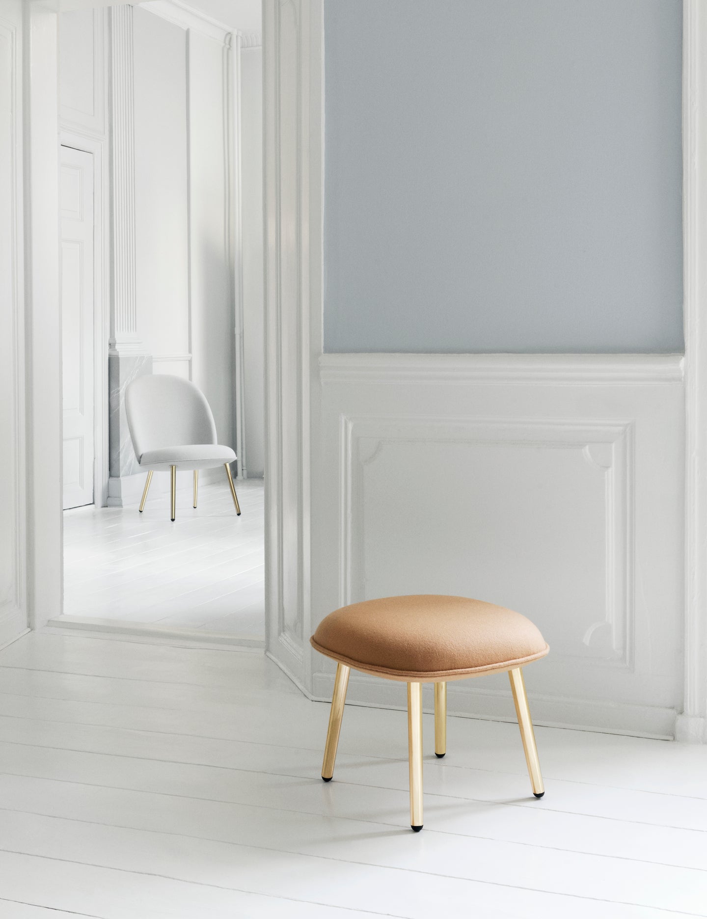 Ace armchair black metal base