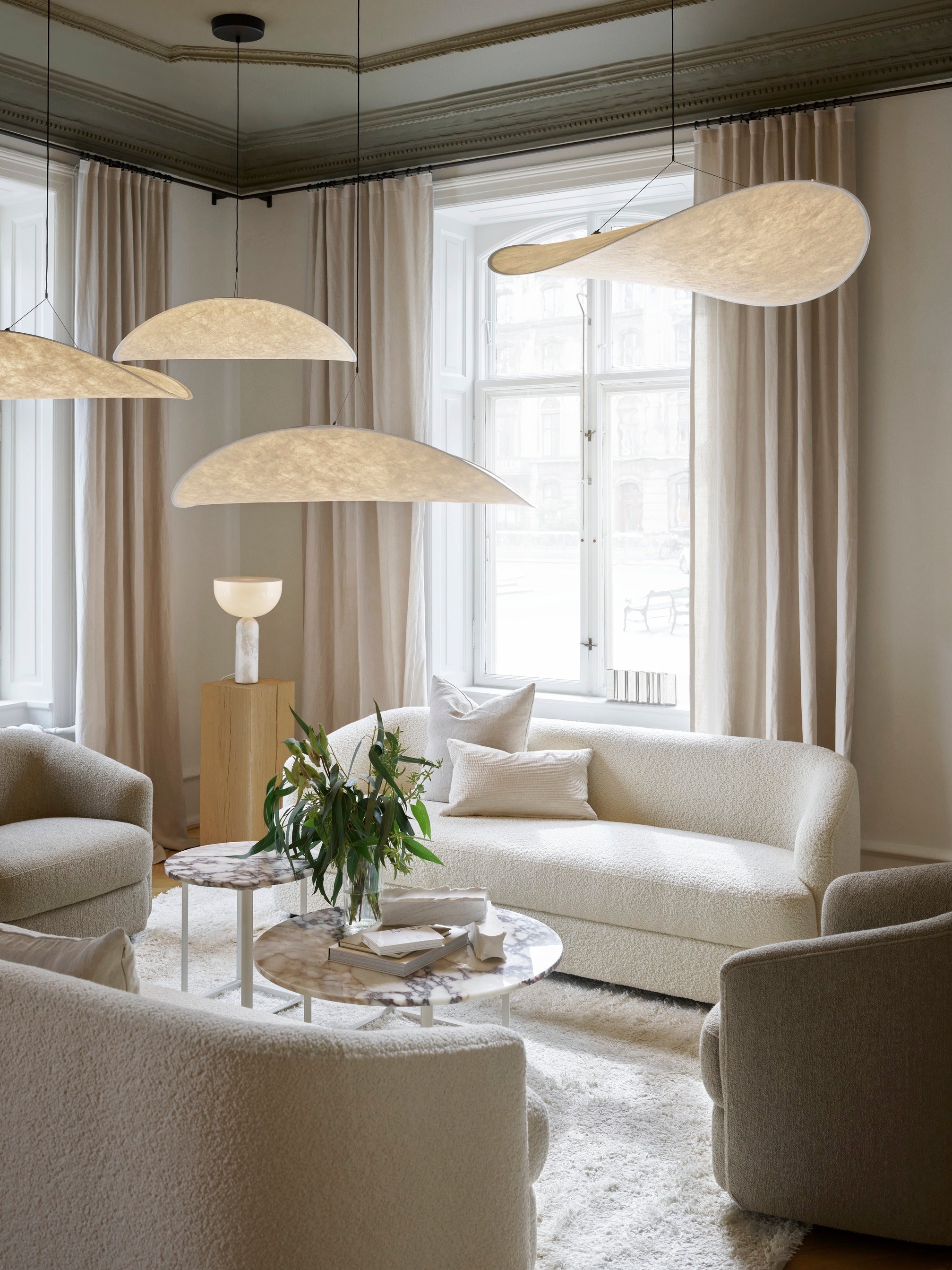 Weiße angespannte Hanglampe