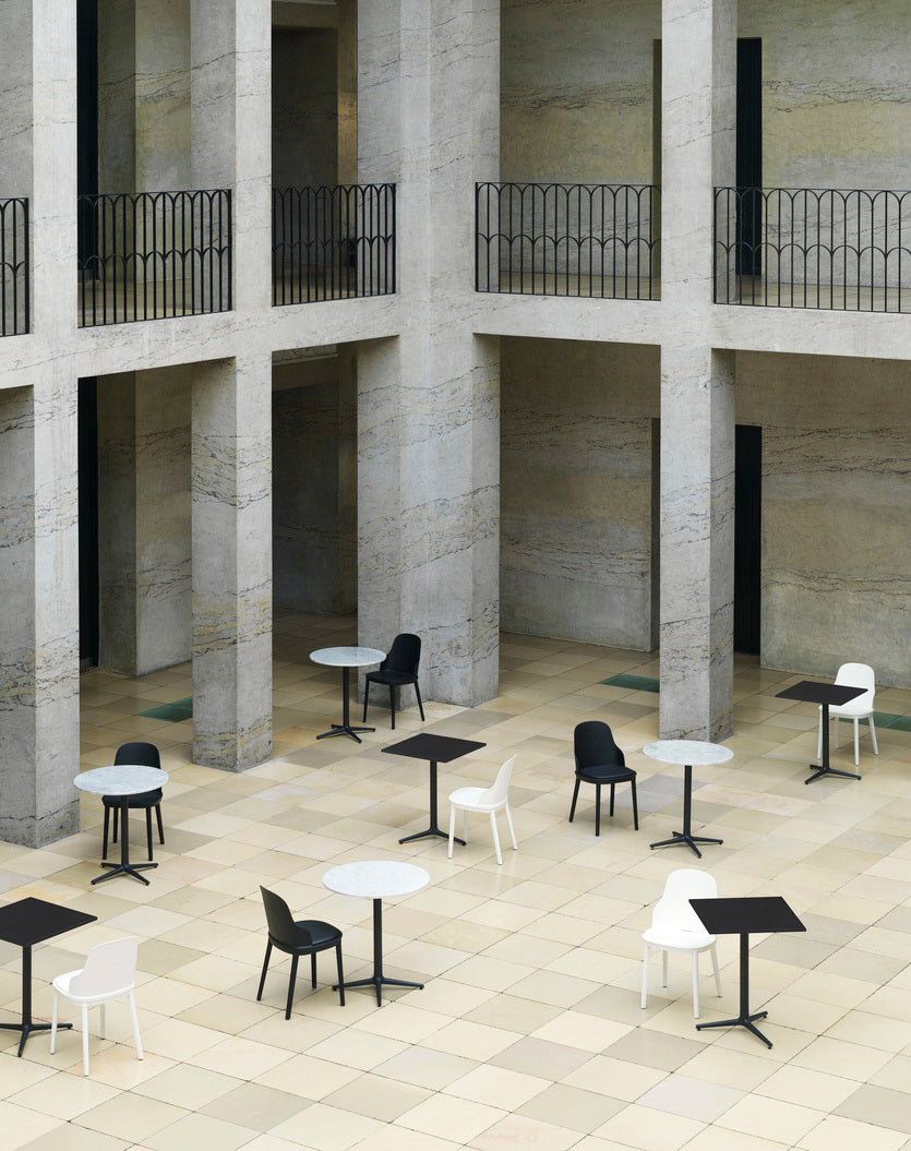 Cafe Table Allez Marble Top mit einer schwarzen Basis